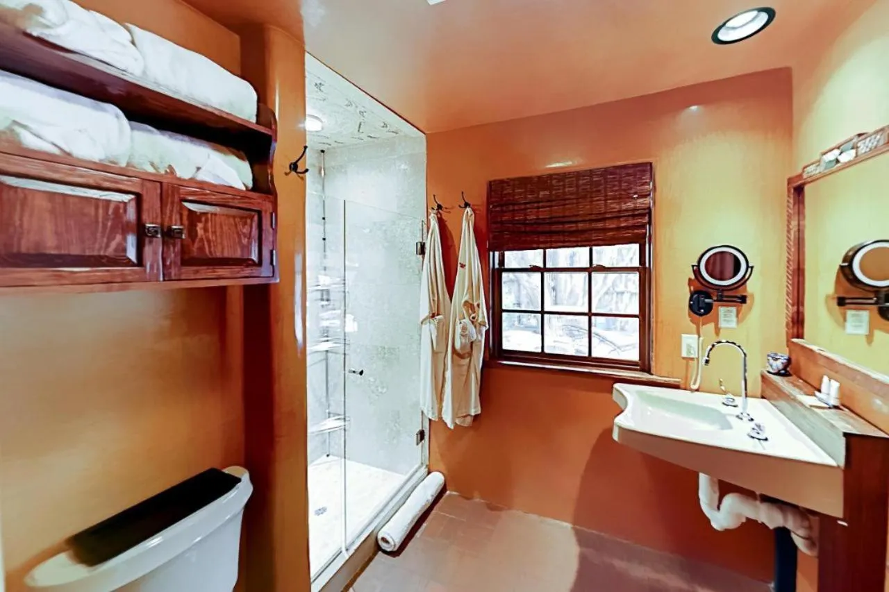 Bathroom in Antigua Inn