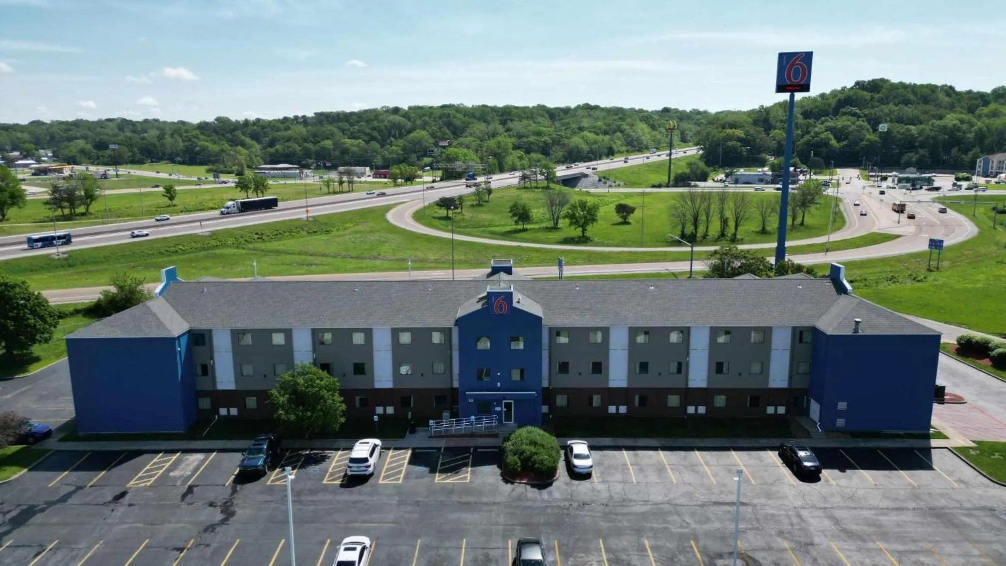 Property building in Motel 6-Caseyville, IL - Caseyville Il