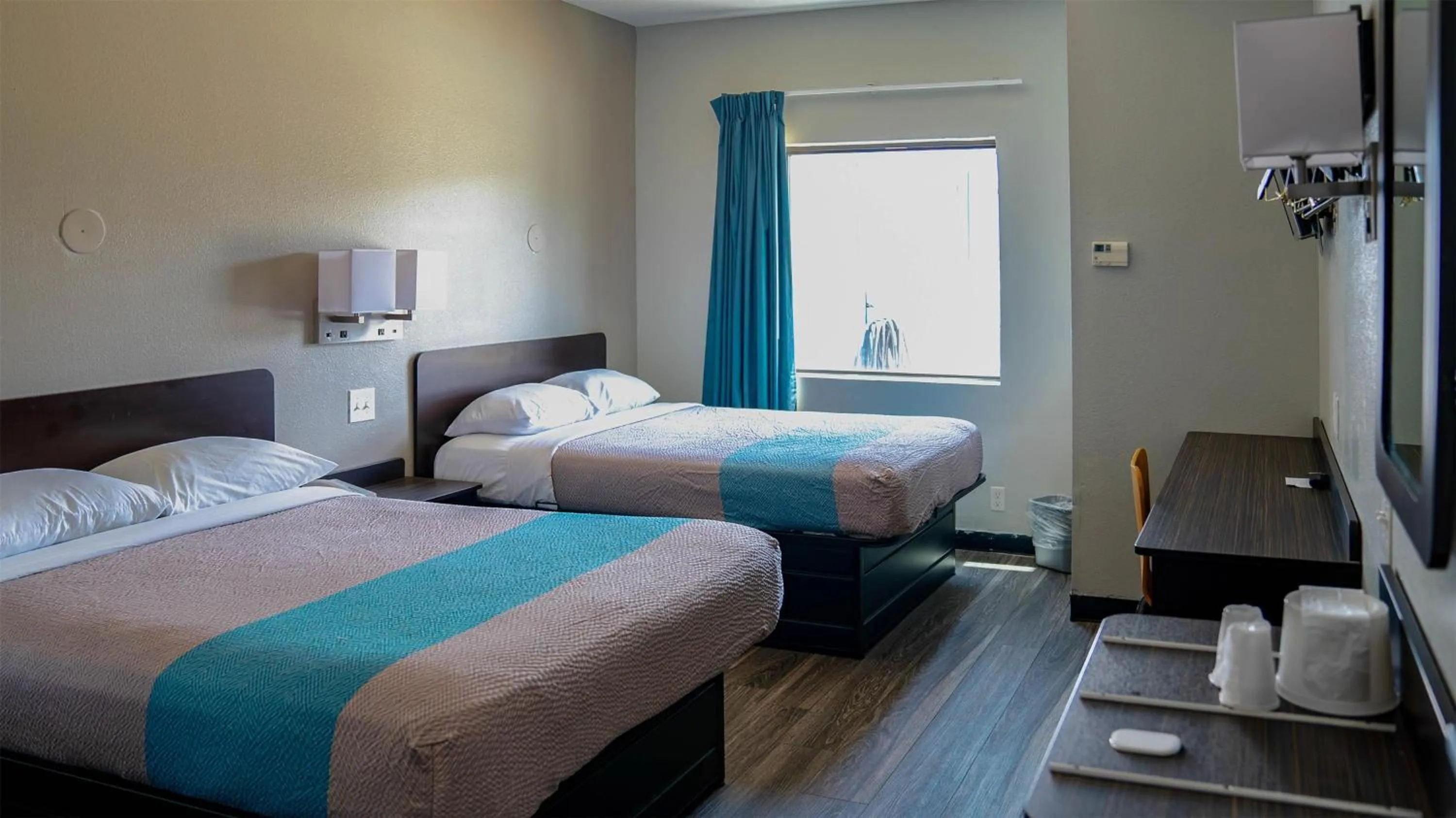 Bedroom, Bed in Motel 6-Caseyville, IL - Caseyville Il