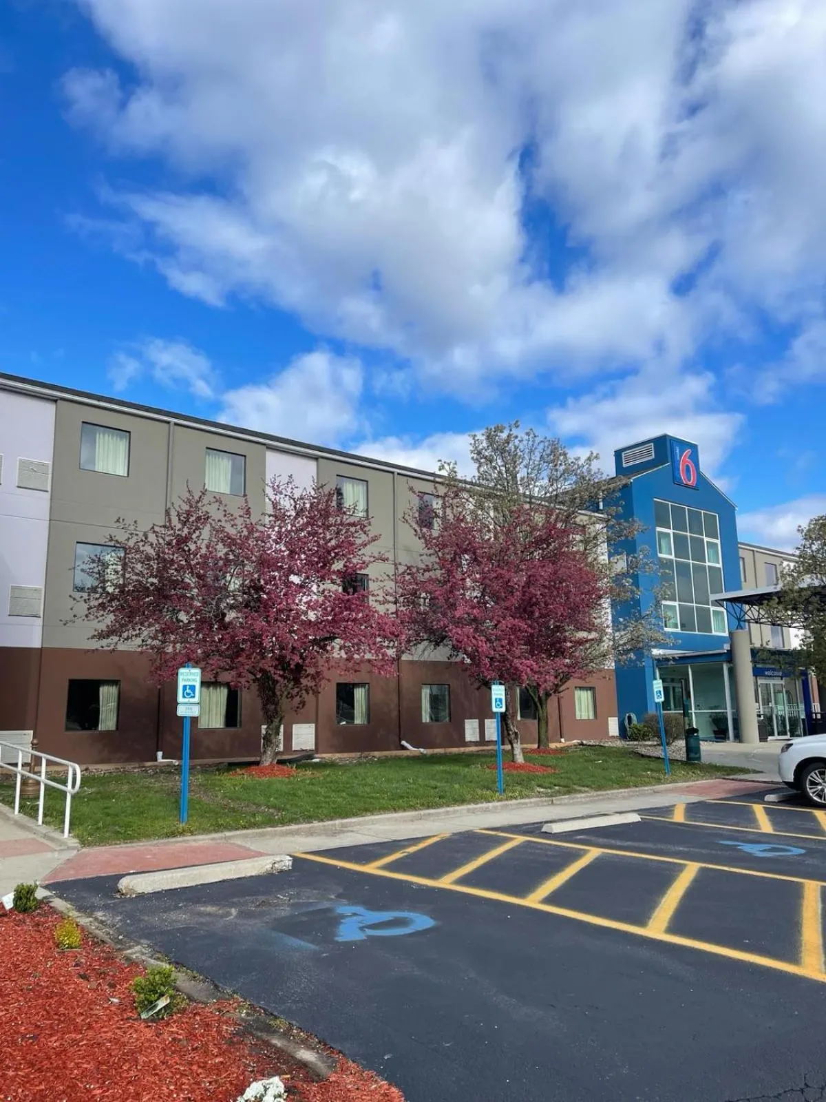 Property building in Motel 6-Caseyville, IL - Caseyville Il