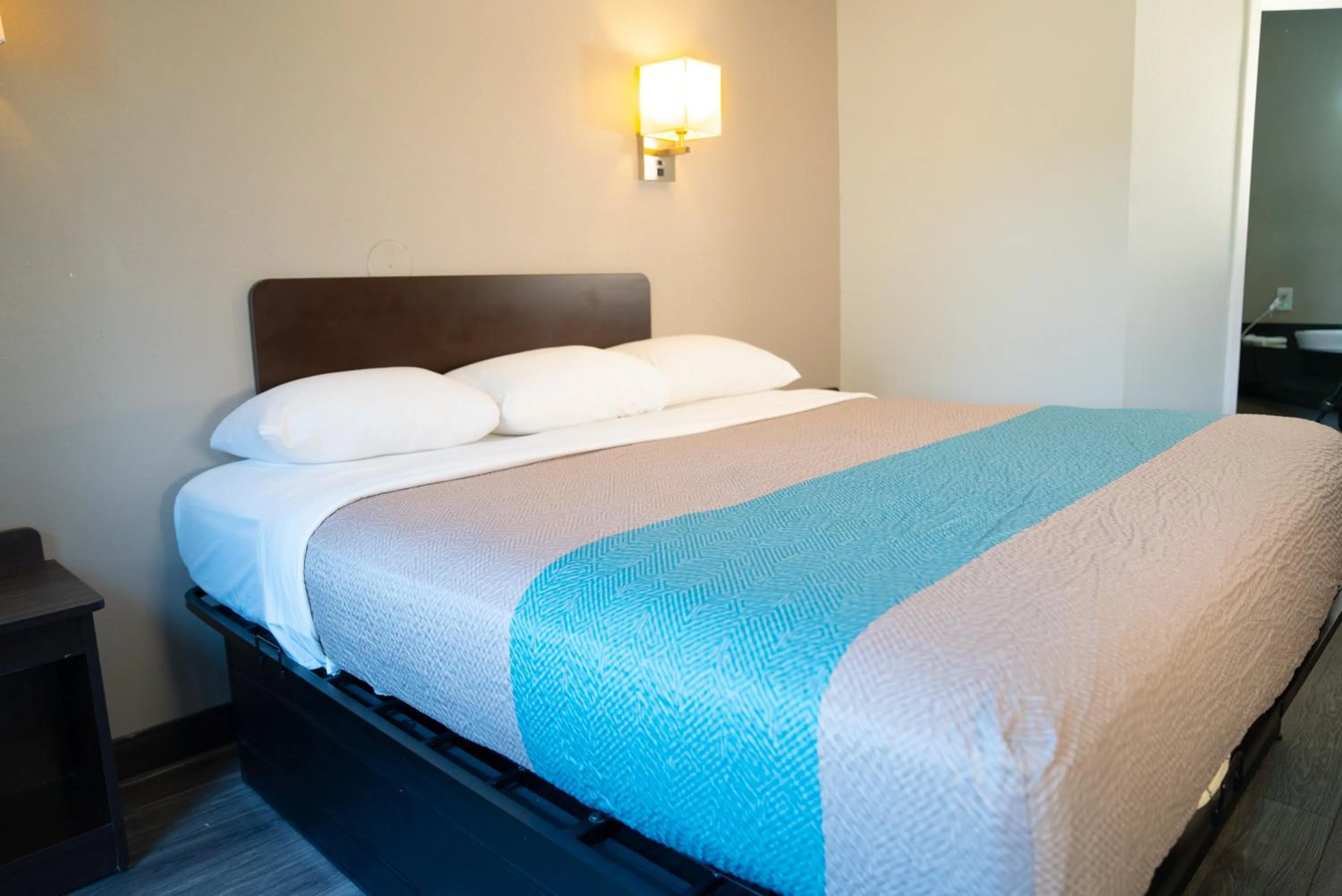 Bed in Motel 6-Caseyville, IL - Caseyville Il