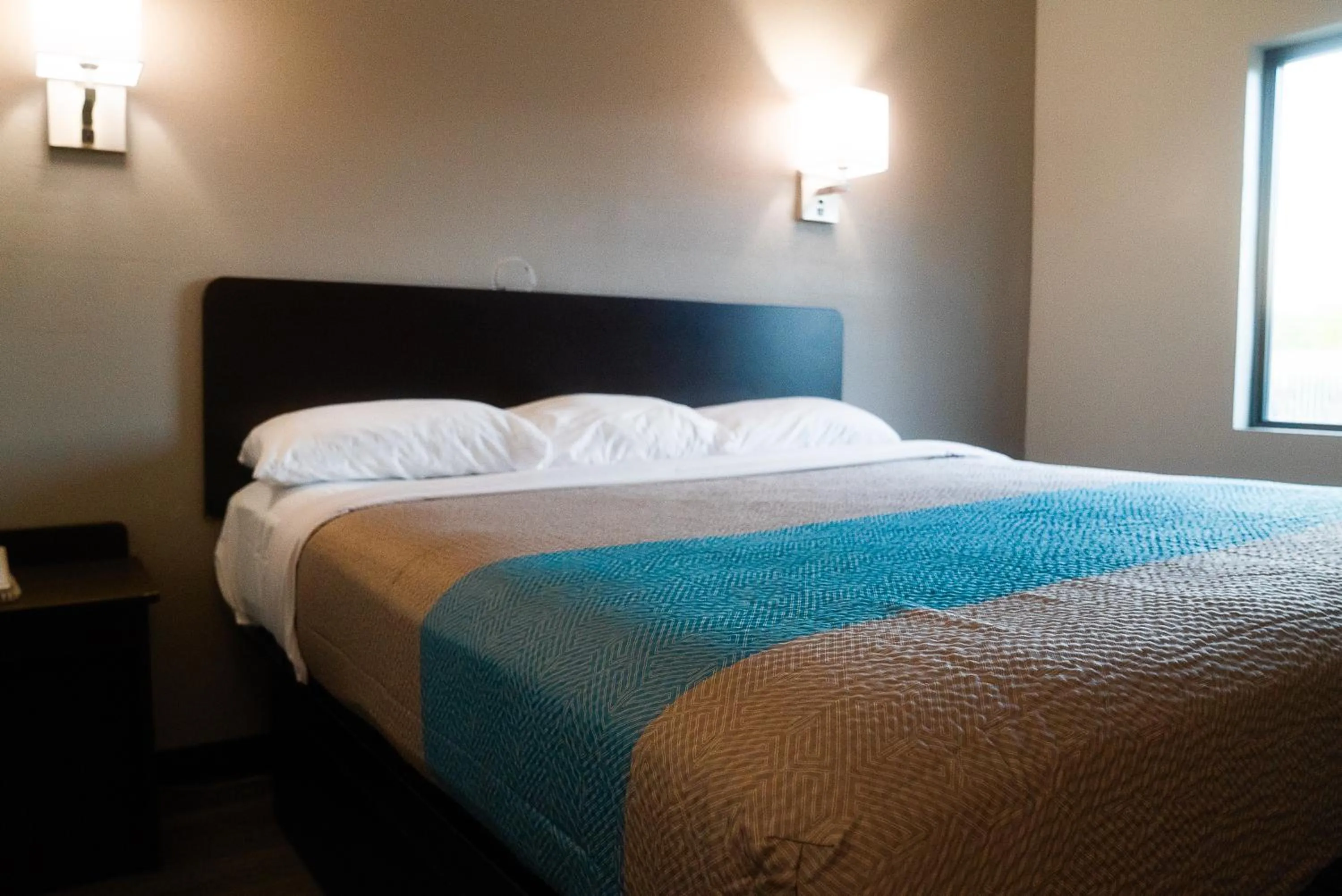 Bed in Motel 6-Caseyville, IL - Caseyville Il