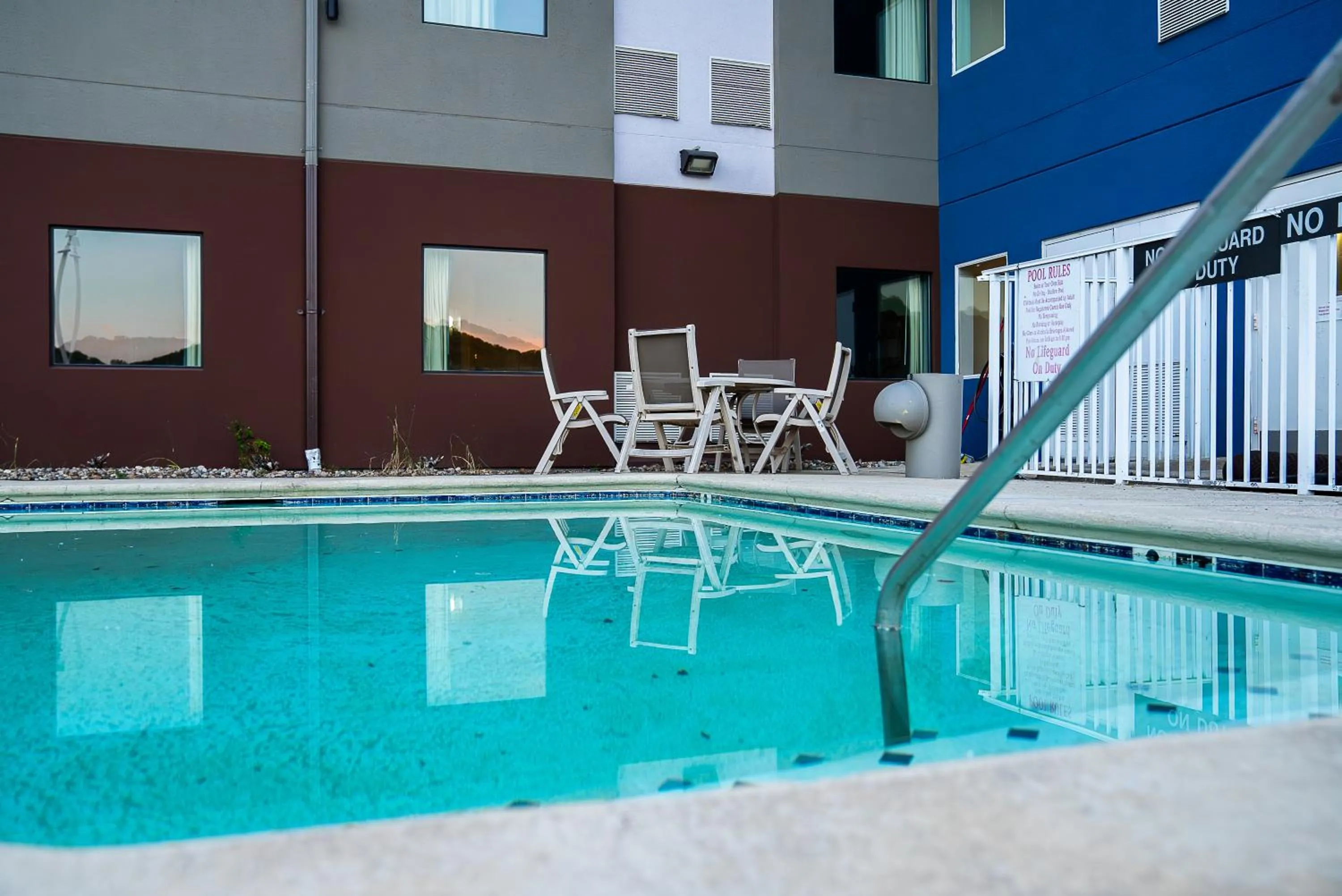 Swimming pool in Motel 6-Caseyville, IL - Caseyville Il
