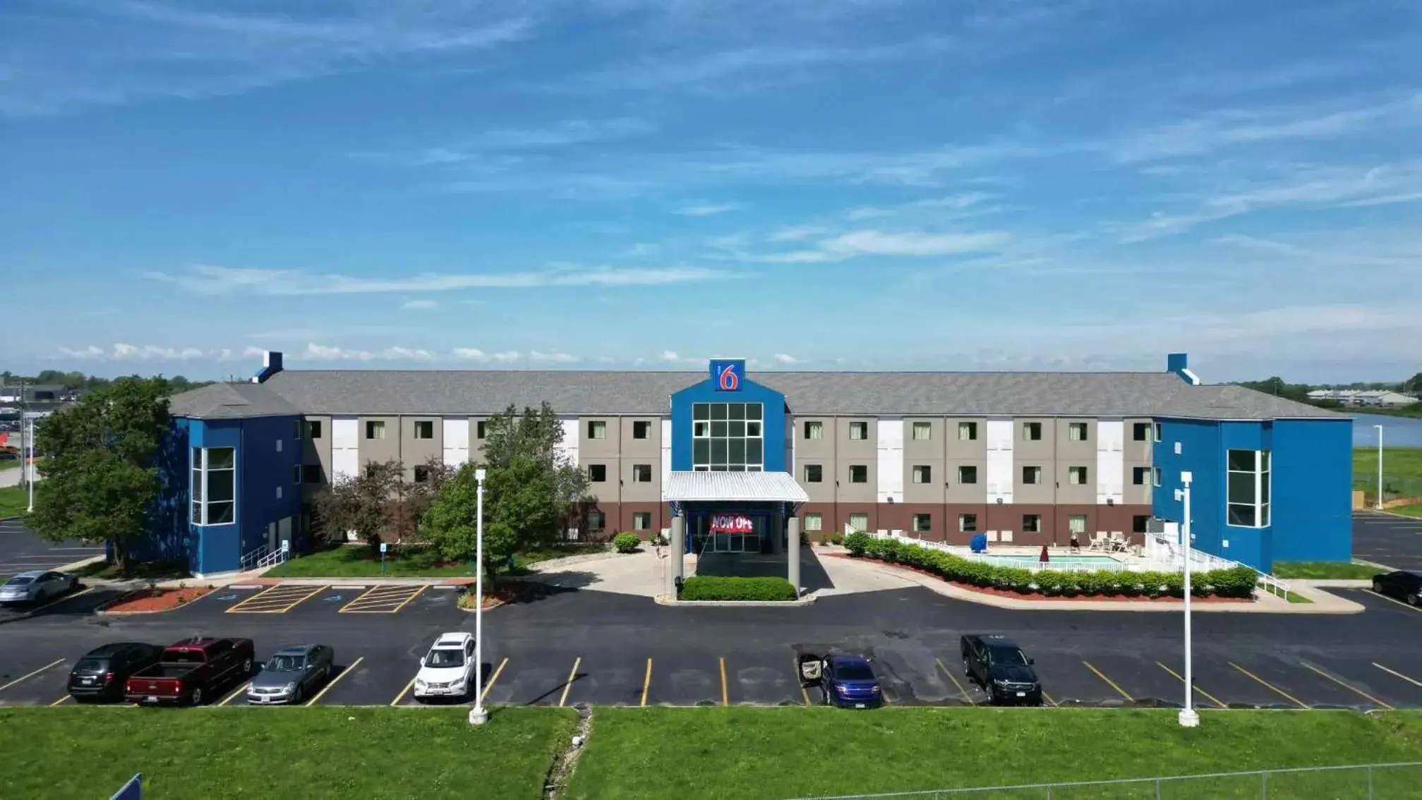 Property building in Motel 6-Caseyville, IL - Caseyville Il Property building in Motel 6-Caseyville, IL - Caseyville Il