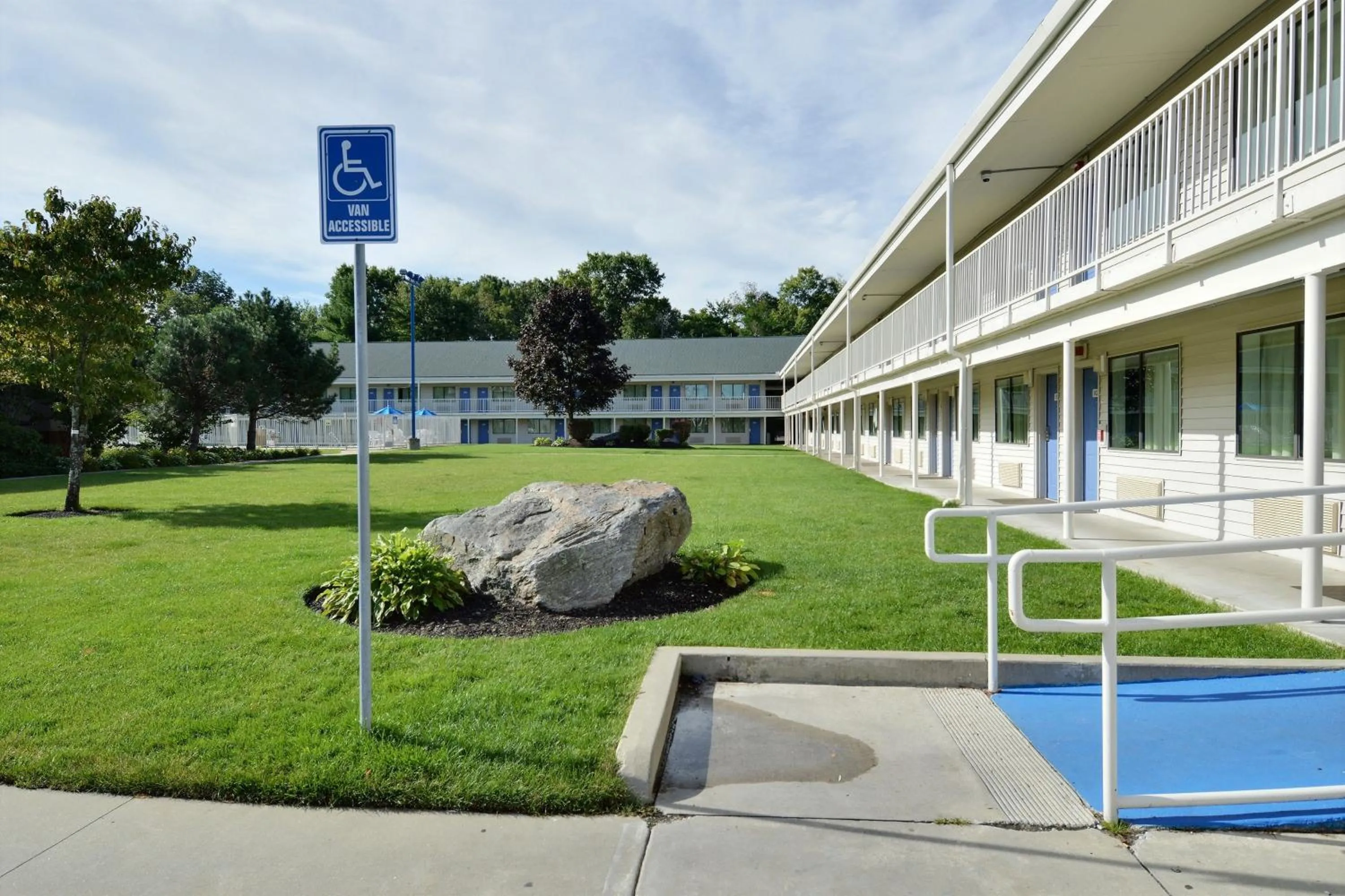 Facade/entrance in Motel 6-Tewksbury, MA - Boston