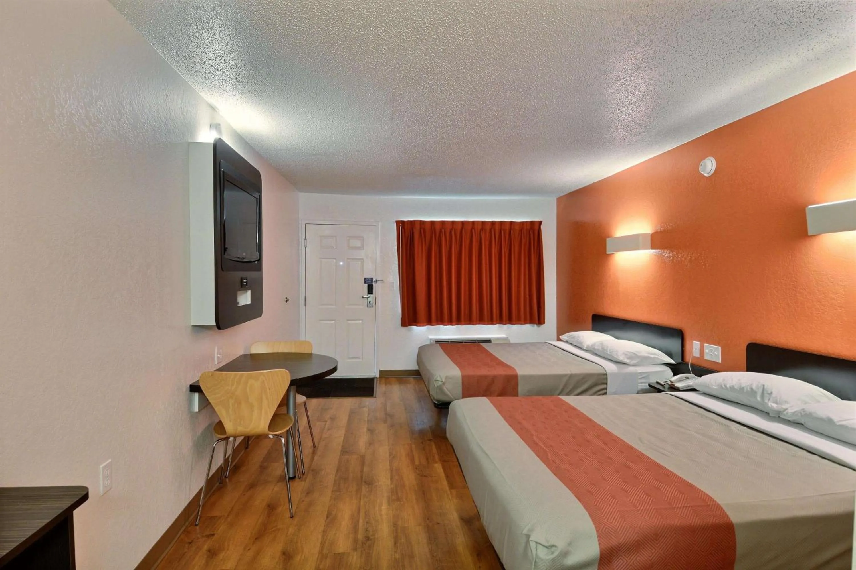 TV and multimedia, Bed in Motel 6-Tewksbury, MA - Boston