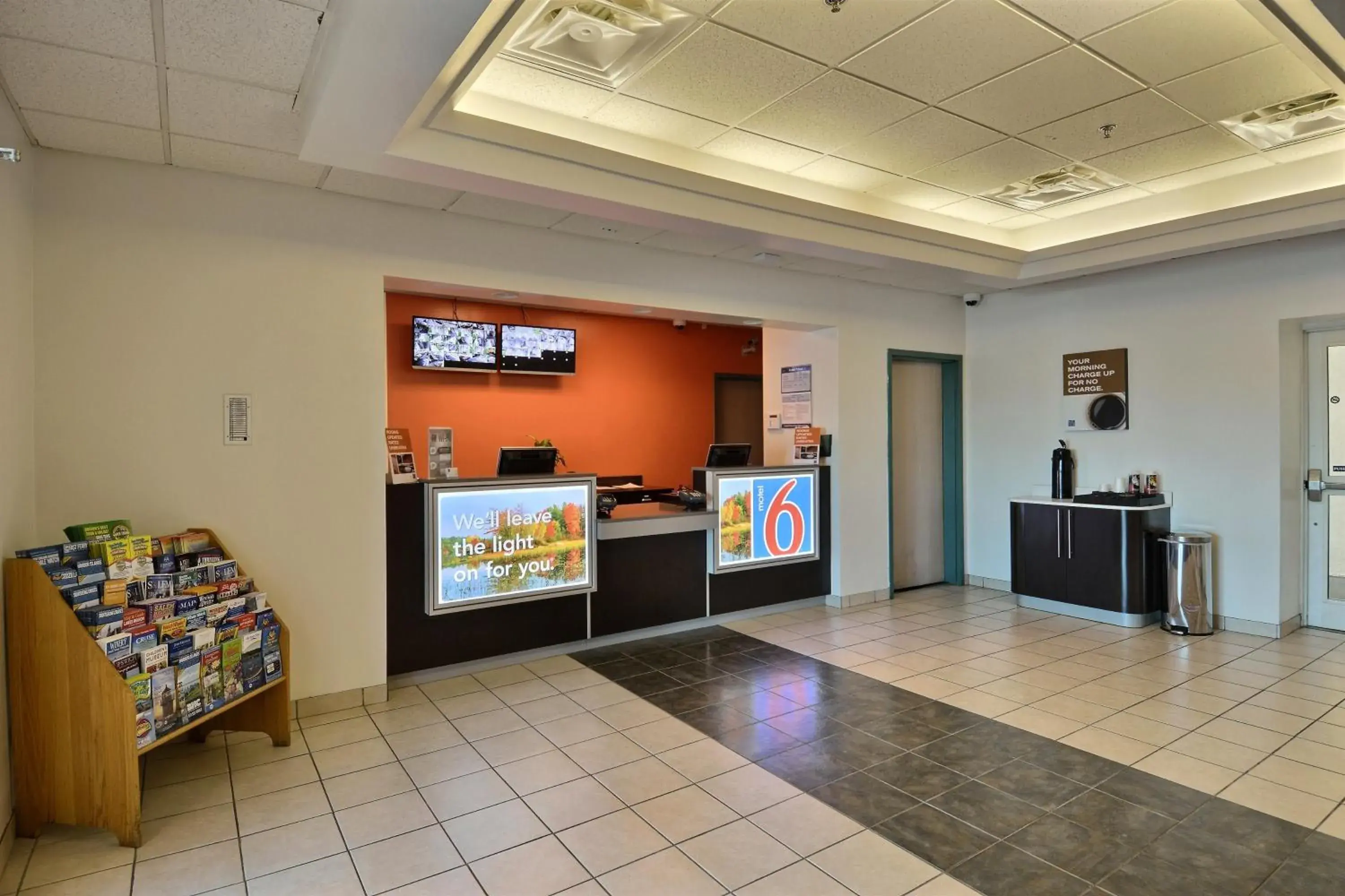 Lobby or reception in Motel 6-Tewksbury, MA - Boston Lobby or reception in Motel 6-Tewksbury, MA - Boston