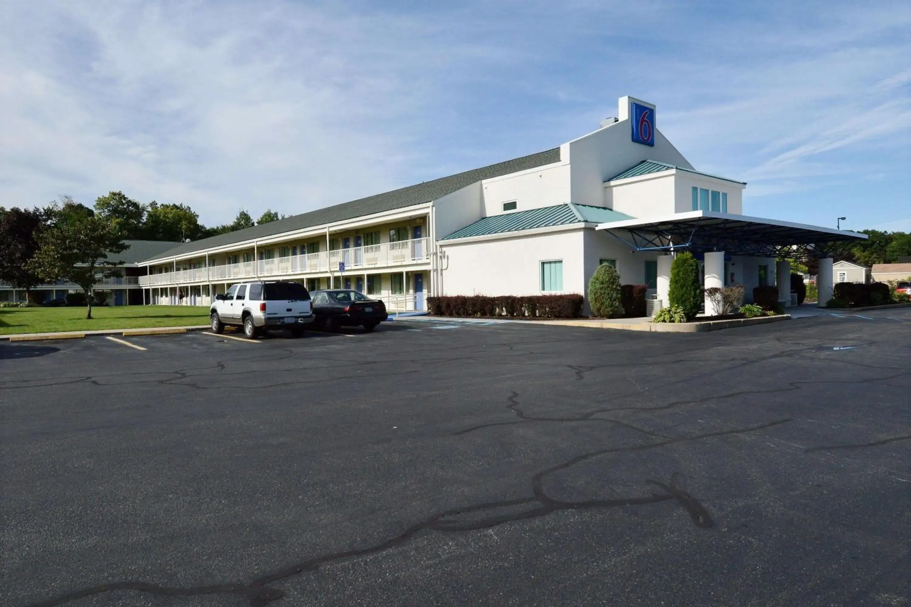 Property building in Motel 6-Tewksbury, MA - Boston Property building in Motel 6-Tewksbury, MA - Boston
