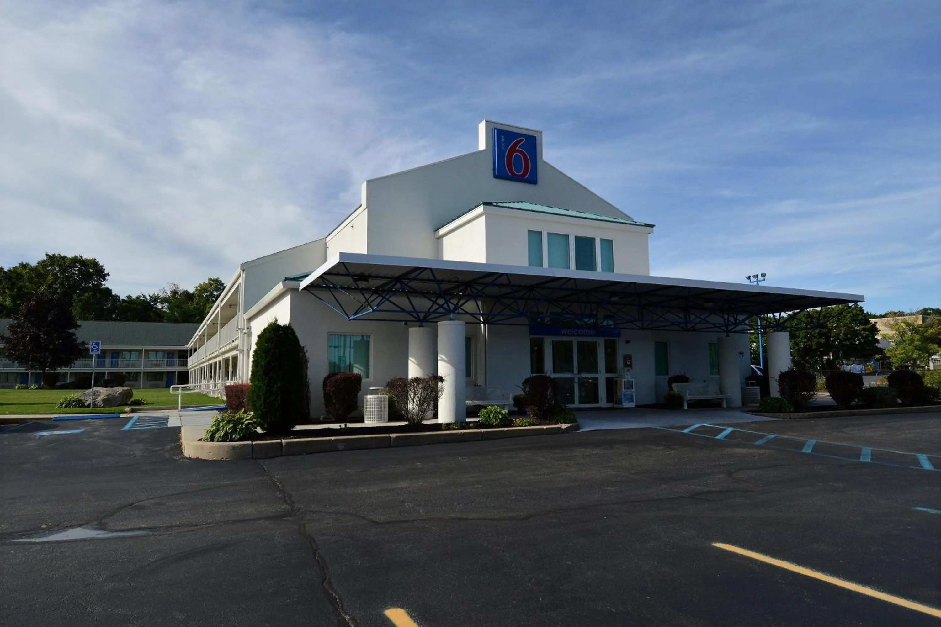 Facade/entrance in Motel 6-Tewksbury, MA - Boston