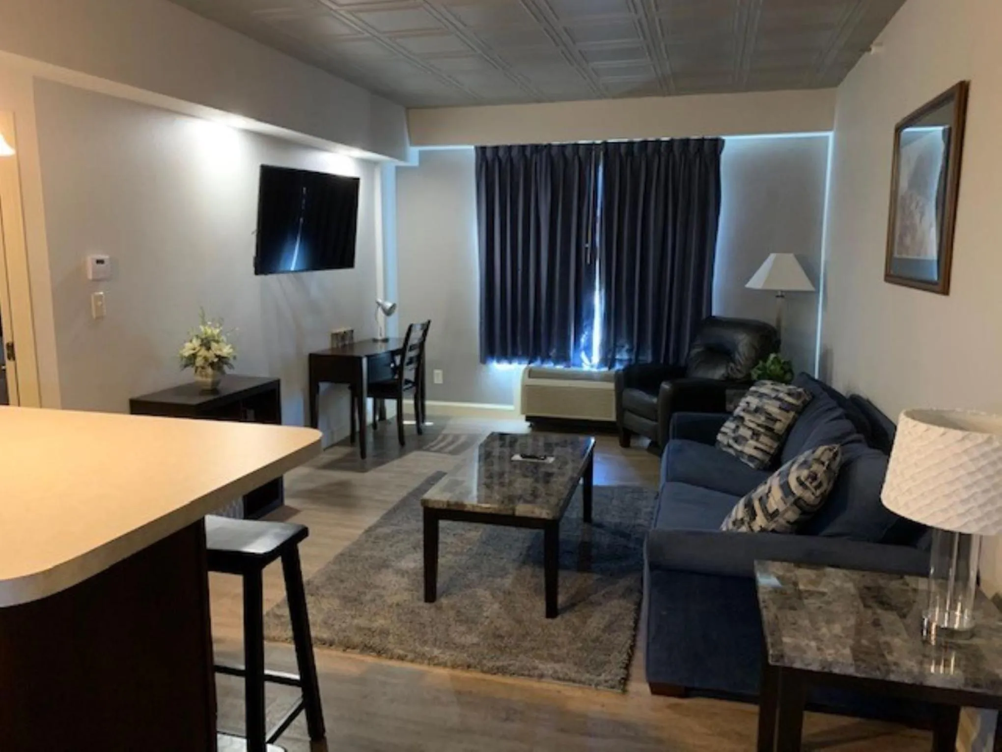 Living room in McCoy's Inn