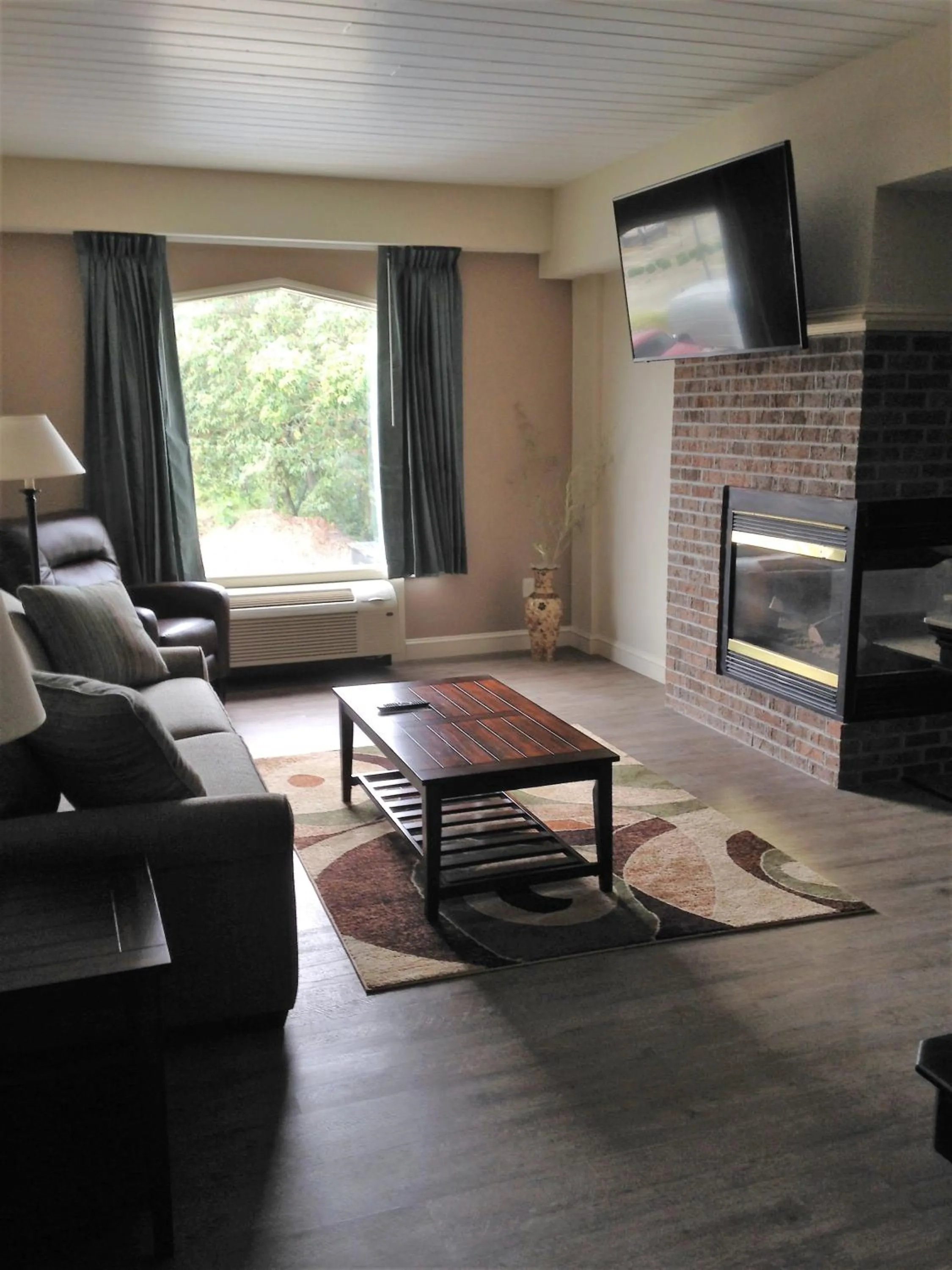 Living room in McCoy's Inn