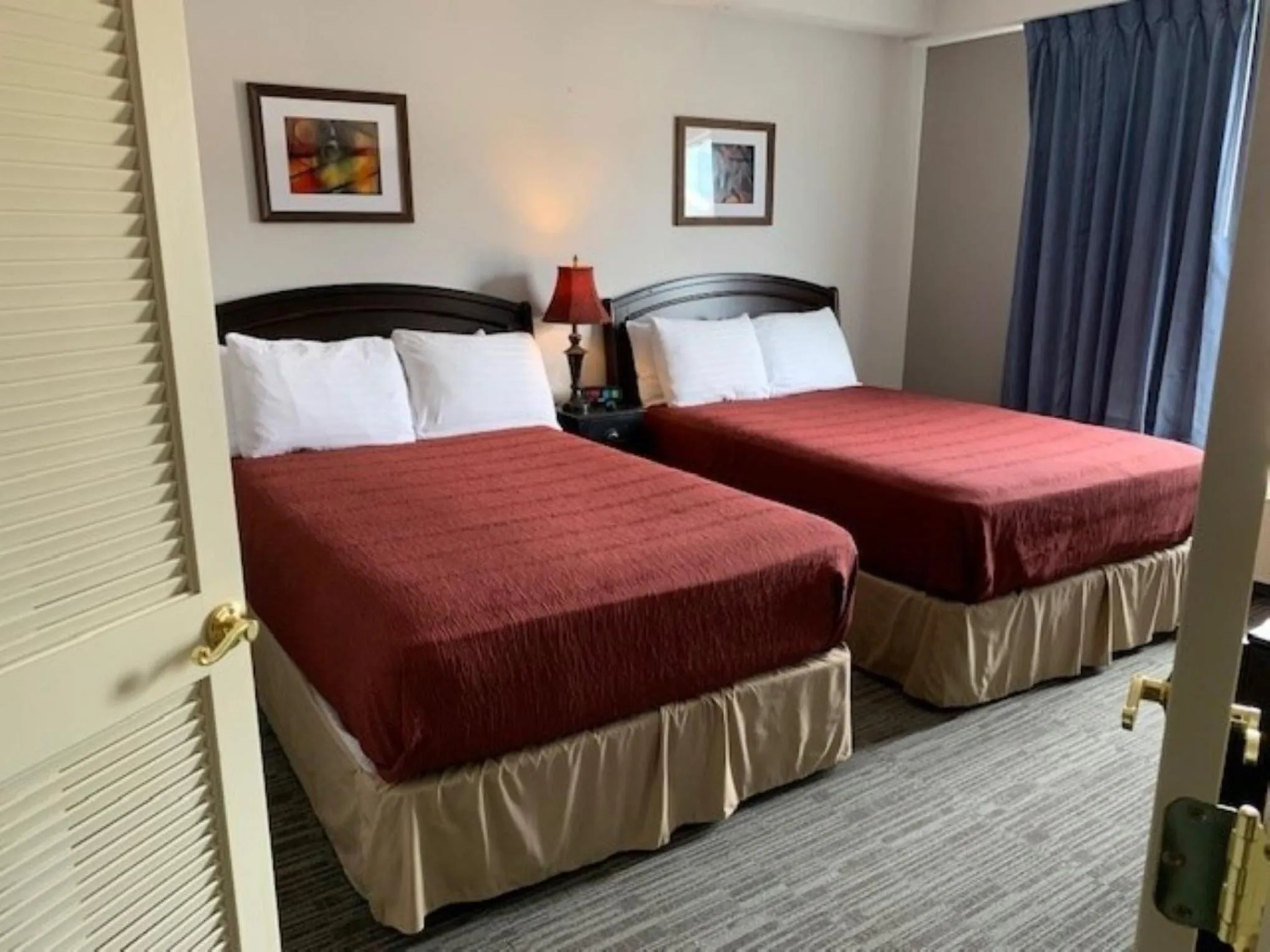 Bedroom, Bed in McCoy's Inn