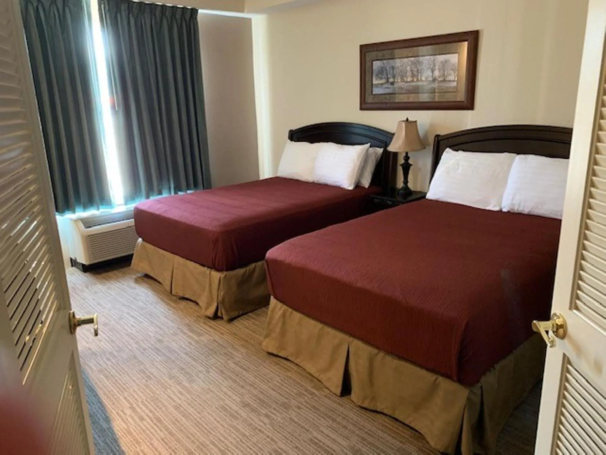 Bedroom, Bed in McCoy's Inn