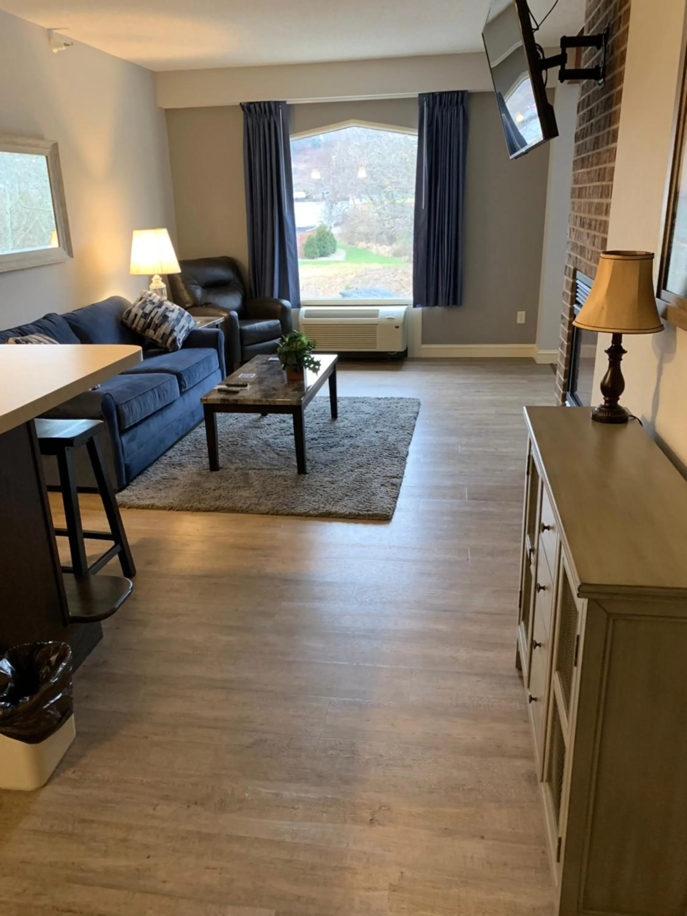 Living room in McCoy's Inn