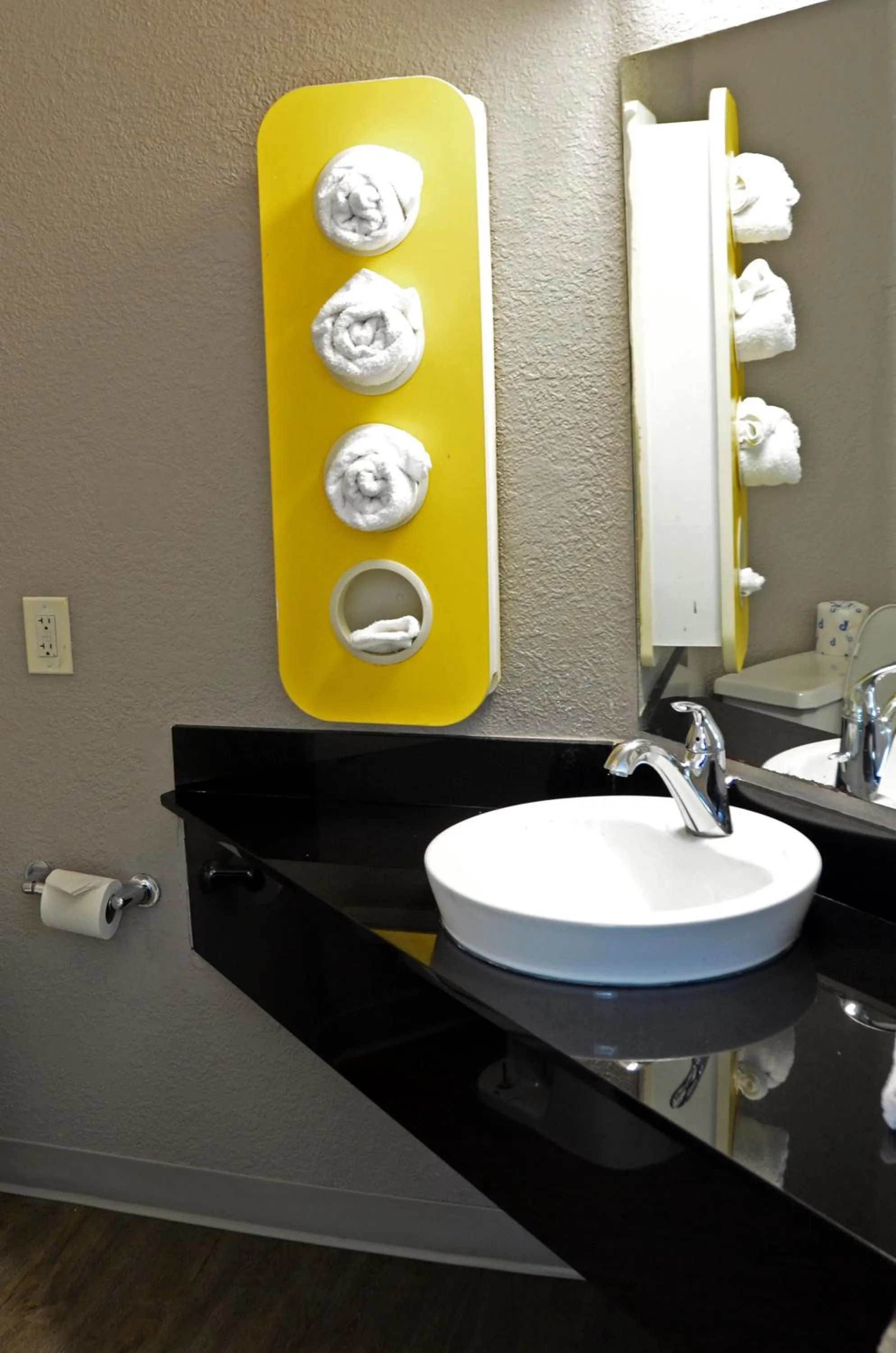 Bathroom in Motel 6-West Des Moines, IA