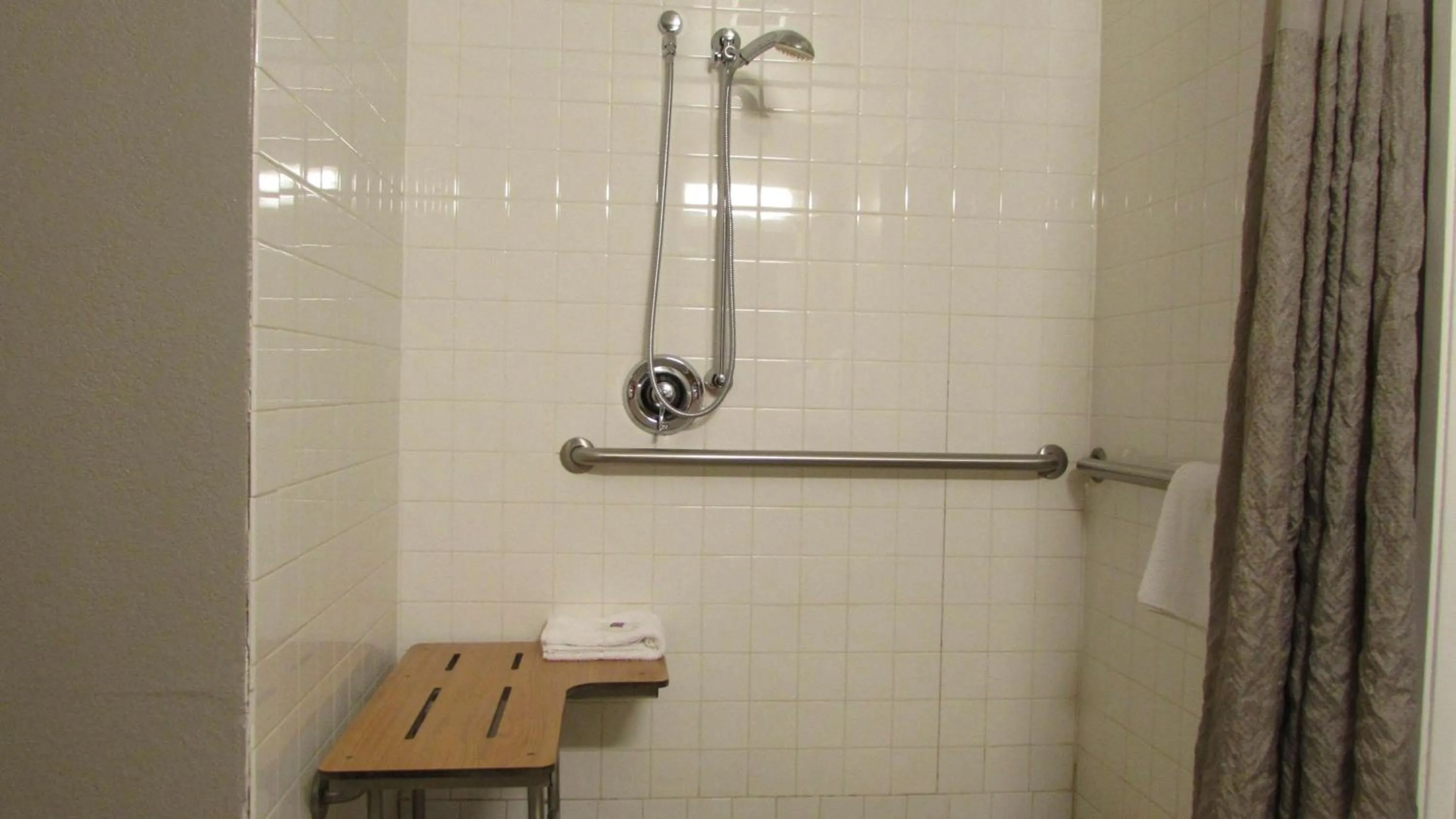 Bedroom in Motel 6-West Des Moines, IA