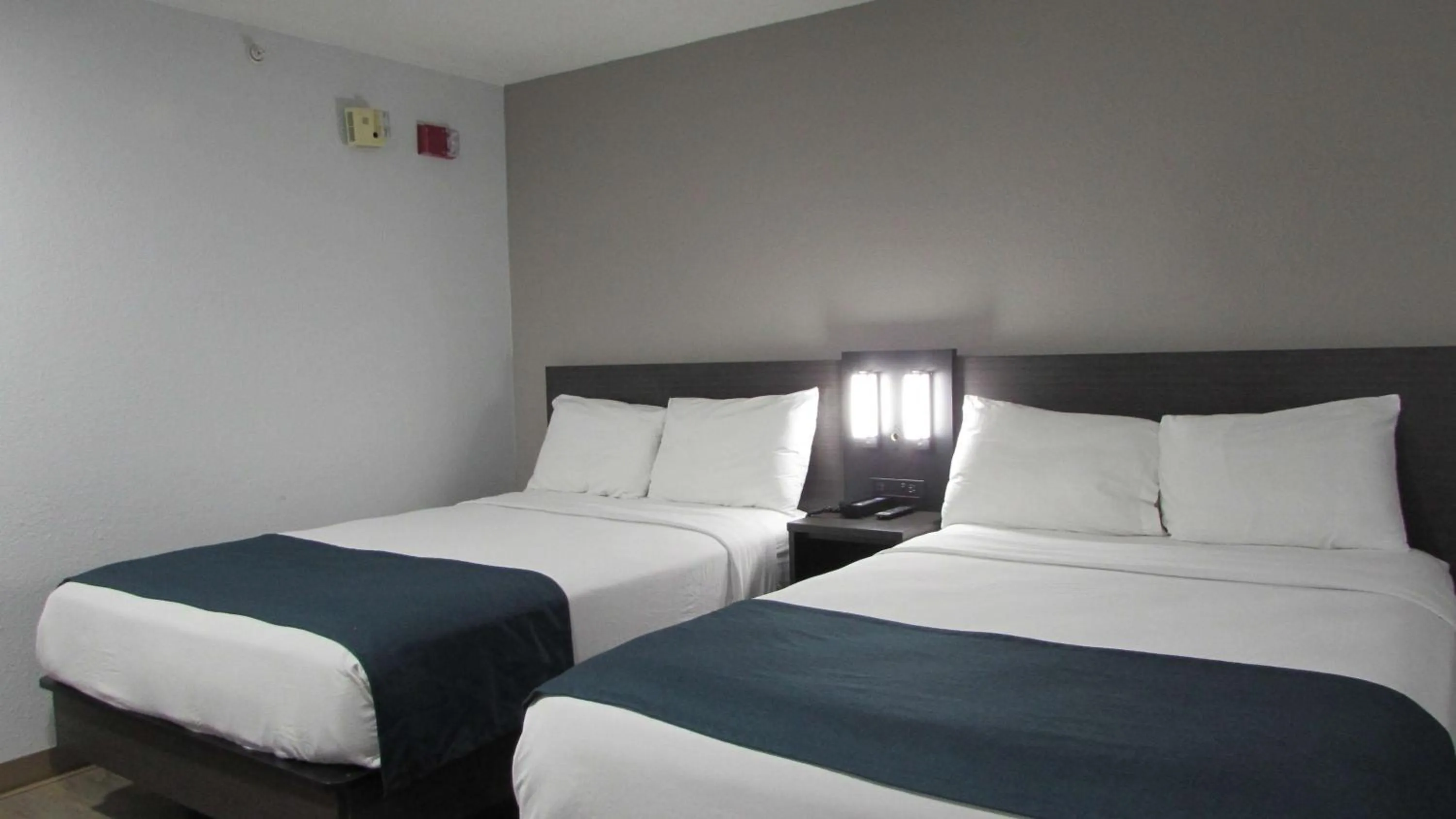 Bathroom, Bed in Motel 6-West Des Moines, IA