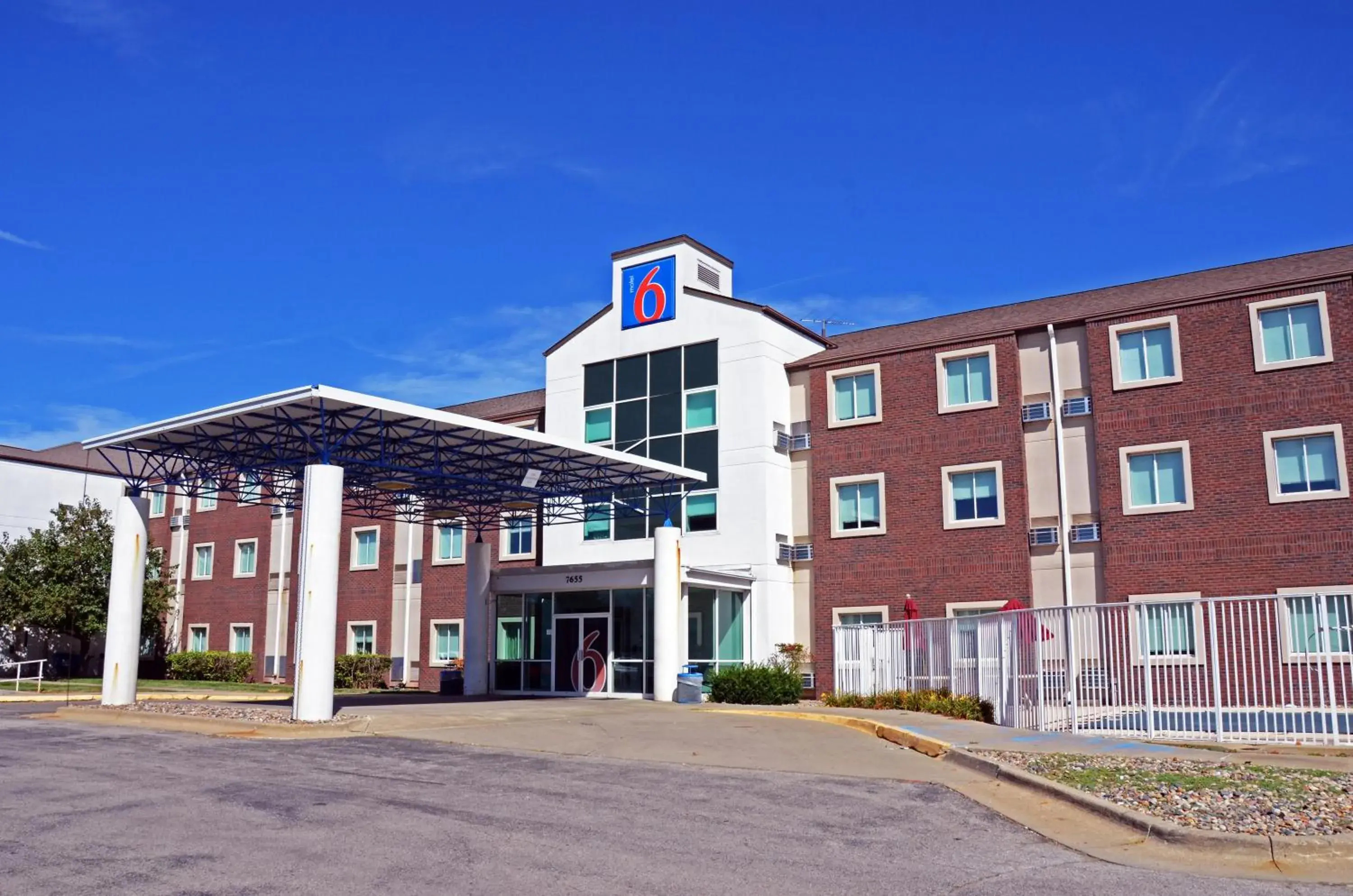 Property building in Motel 6-West Des Moines, IA Property building in Motel 6-West Des Moines, IA