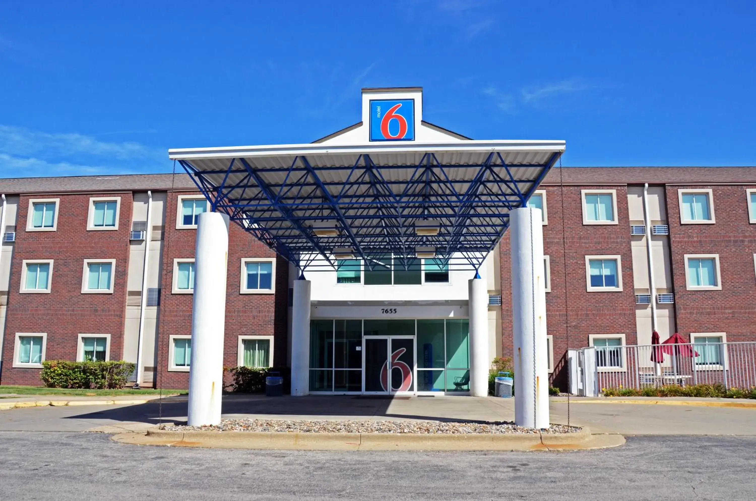 Facade/entrance in Motel 6-West Des Moines, IA Facade/entrance in Motel 6-West Des Moines, IA