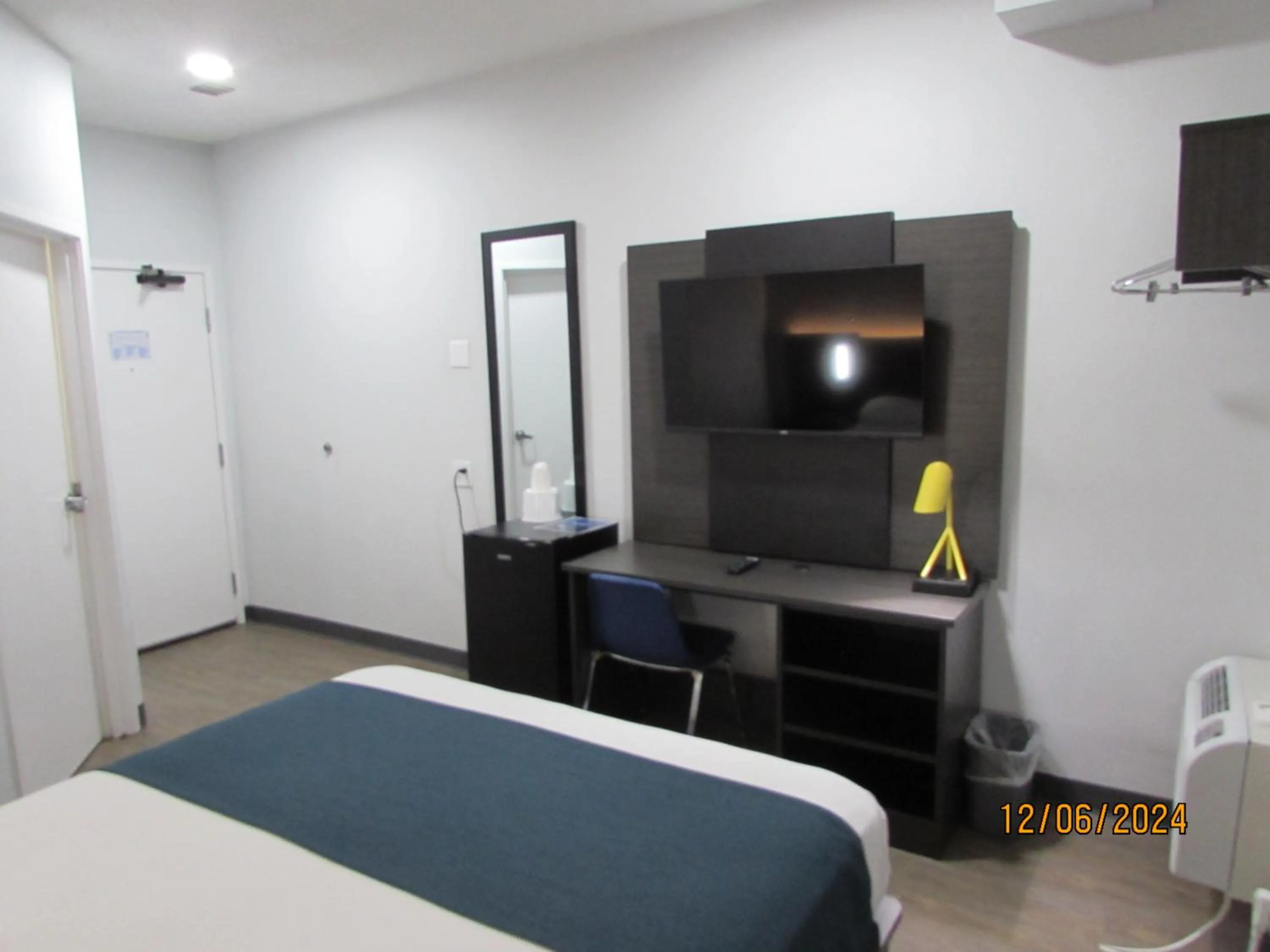 Bedroom, Bed in Motel 6-West Des Moines, IA