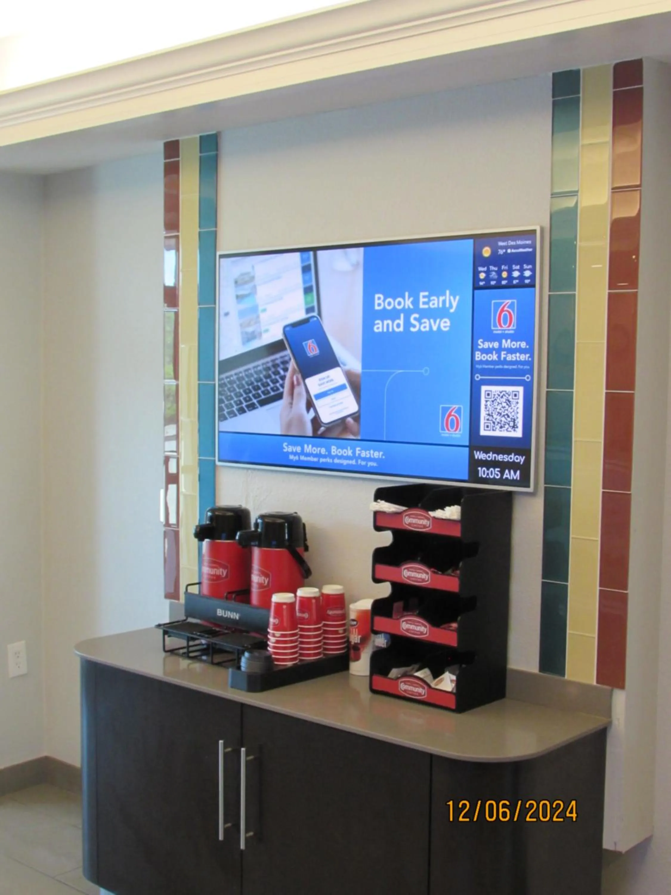 Coffee/tea facilities in Motel 6-West Des Moines, IA
