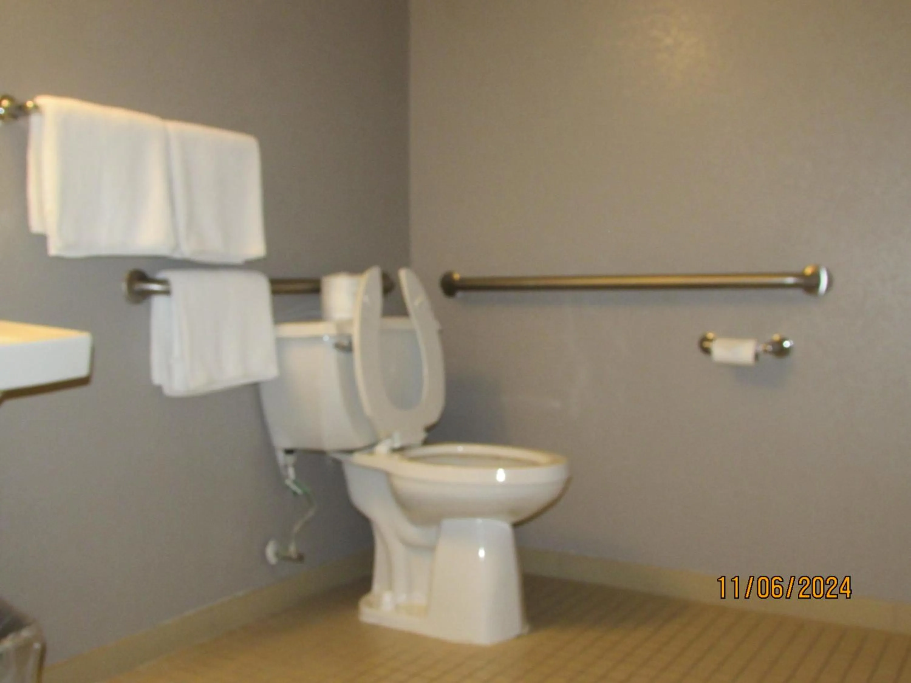 Bathroom in Motel 6-West Des Moines, IA