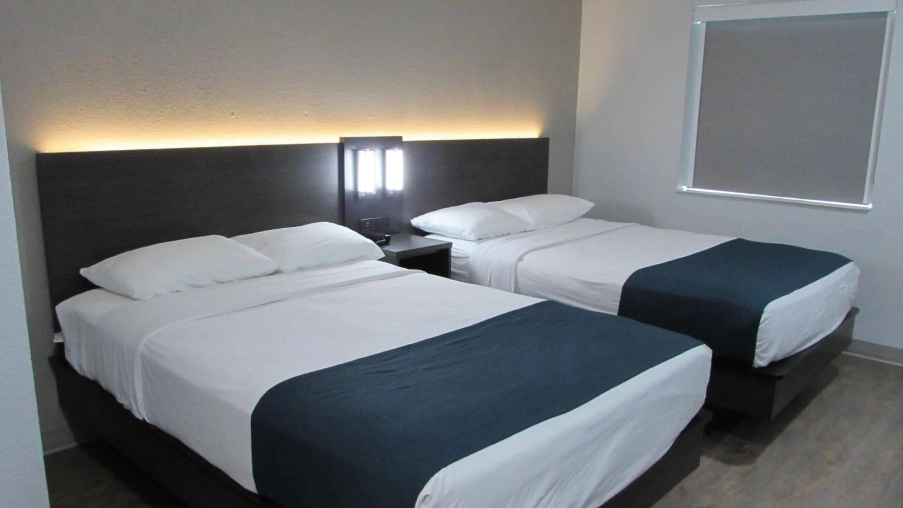 Bedroom, Bed in Motel 6-West Des Moines, IA