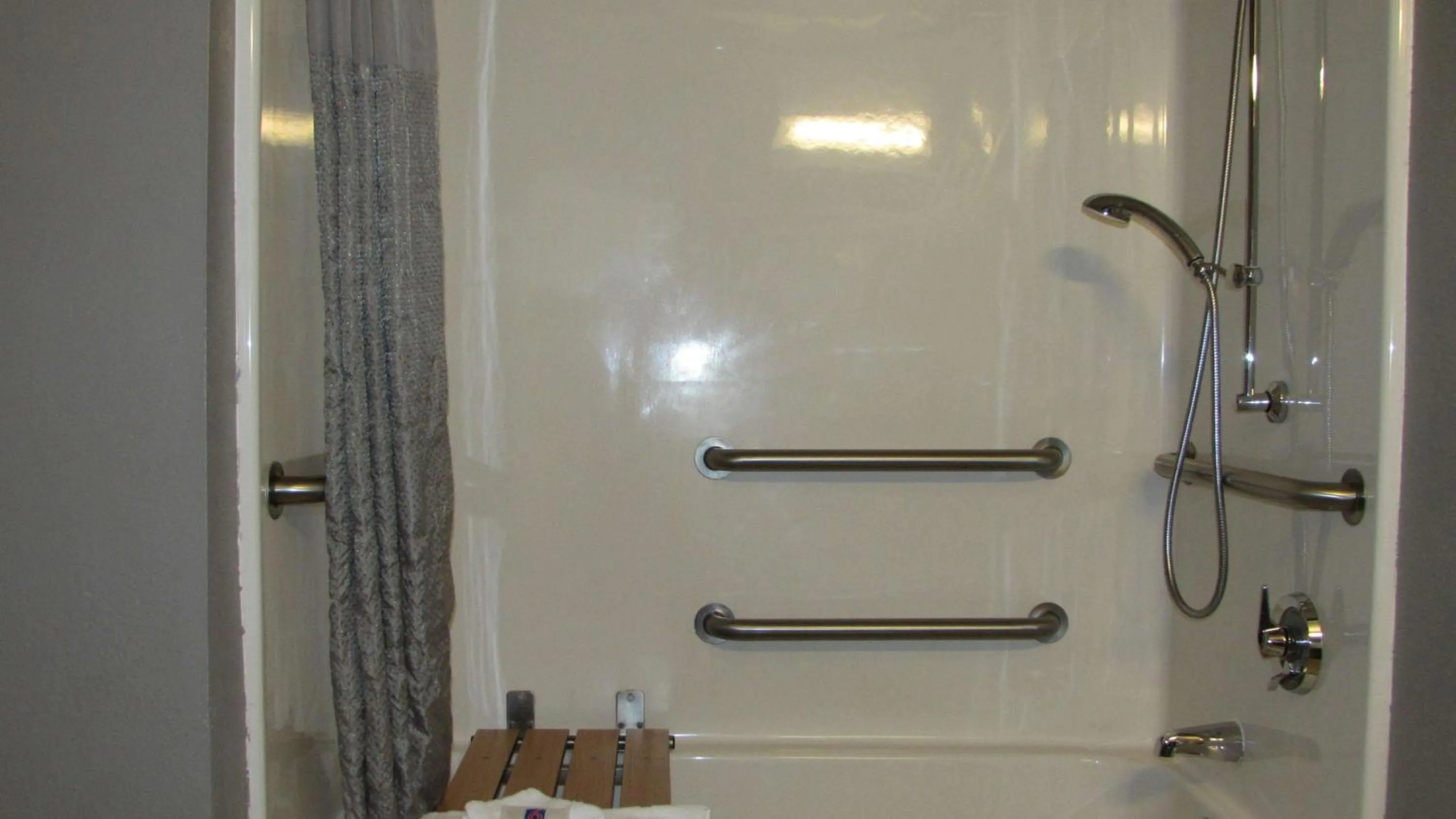 Bedroom in Motel 6-West Des Moines, IA