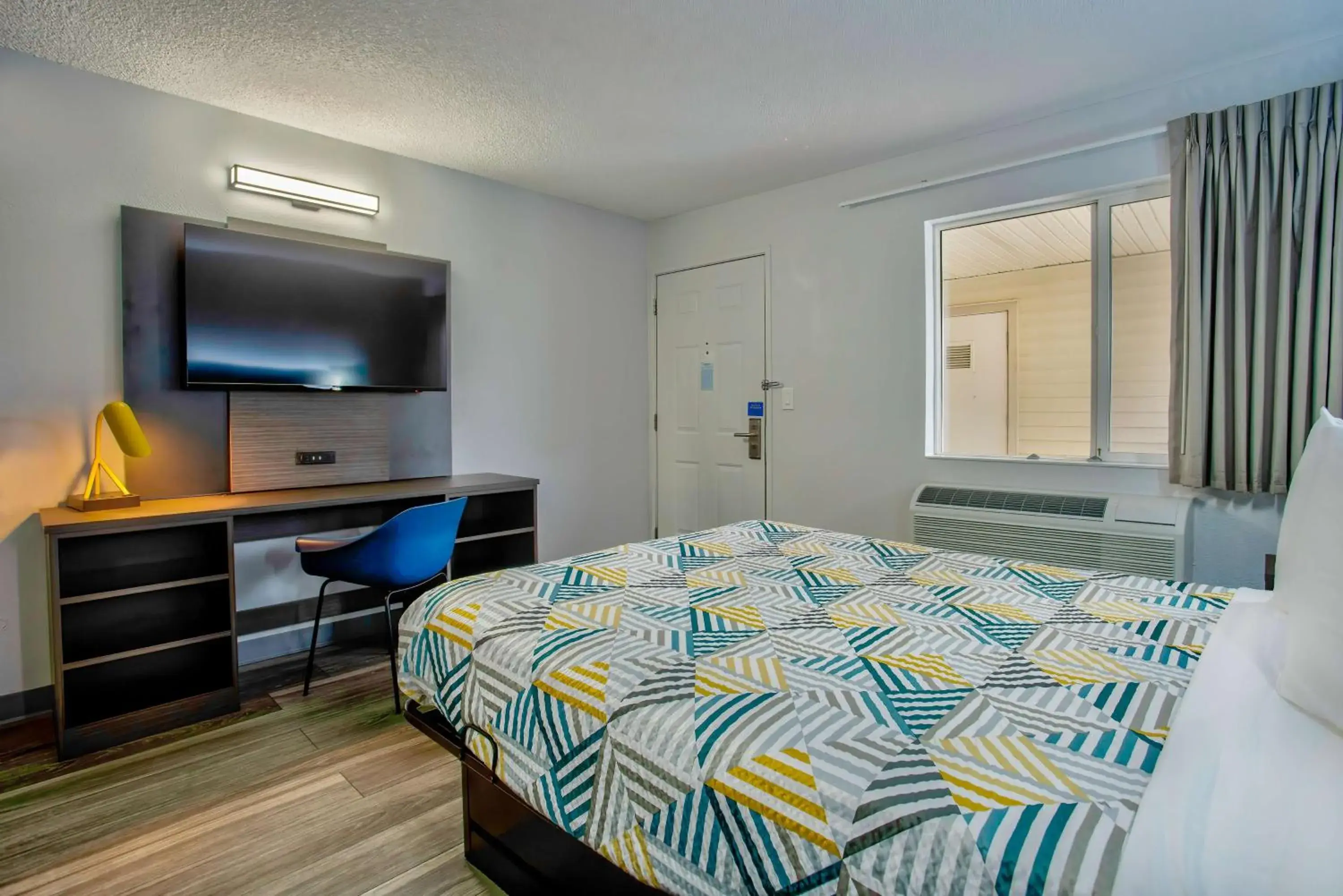 Bedroom, Bed in Motel 6-Richland, WA - Kennewick Bedroom, Bed in Motel 6-Richland, WA - Kennewick