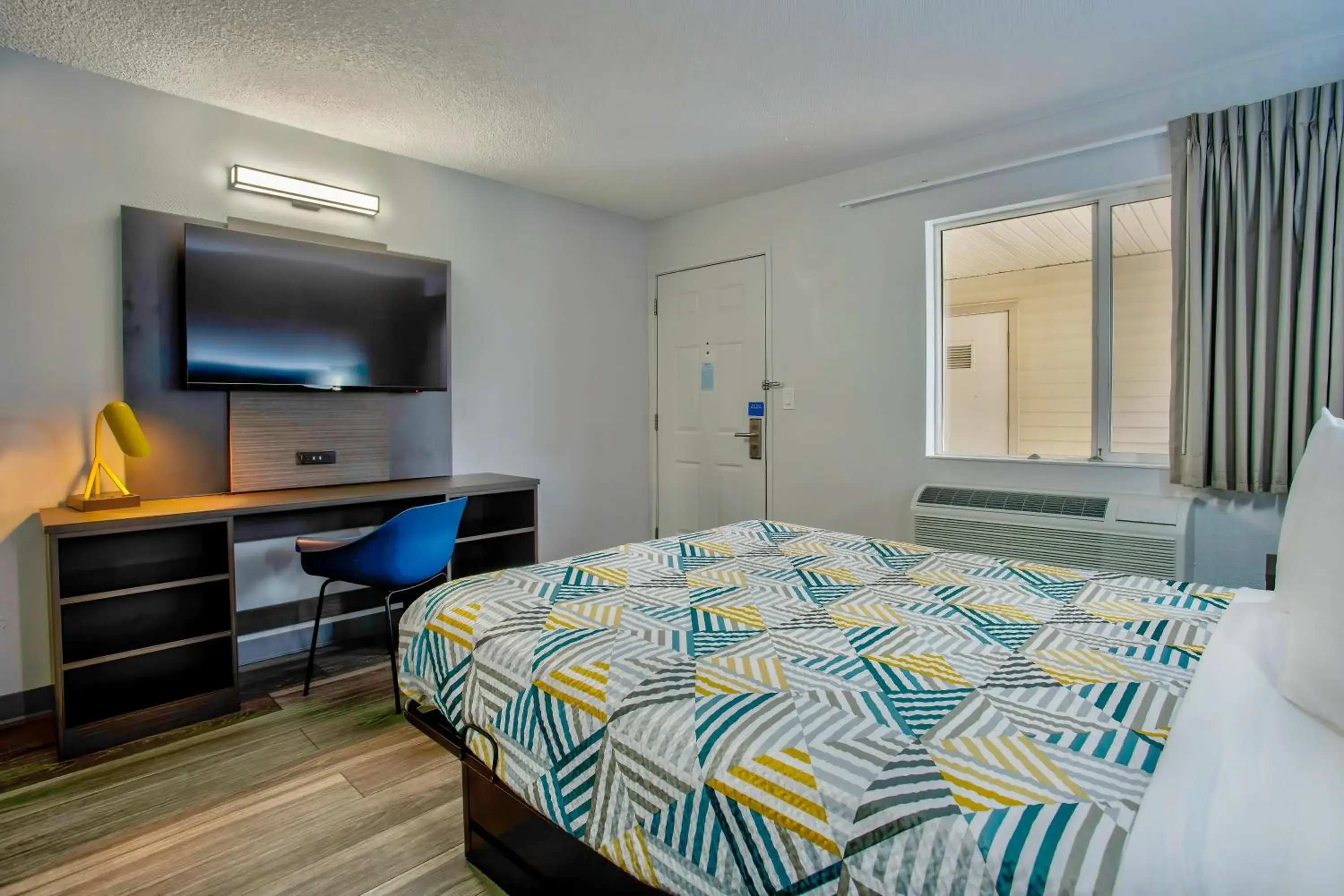 Queen Room in Motel 6-Richland, WA - Kennewick Queen Room in Motel 6-Richland, WA - Kennewick