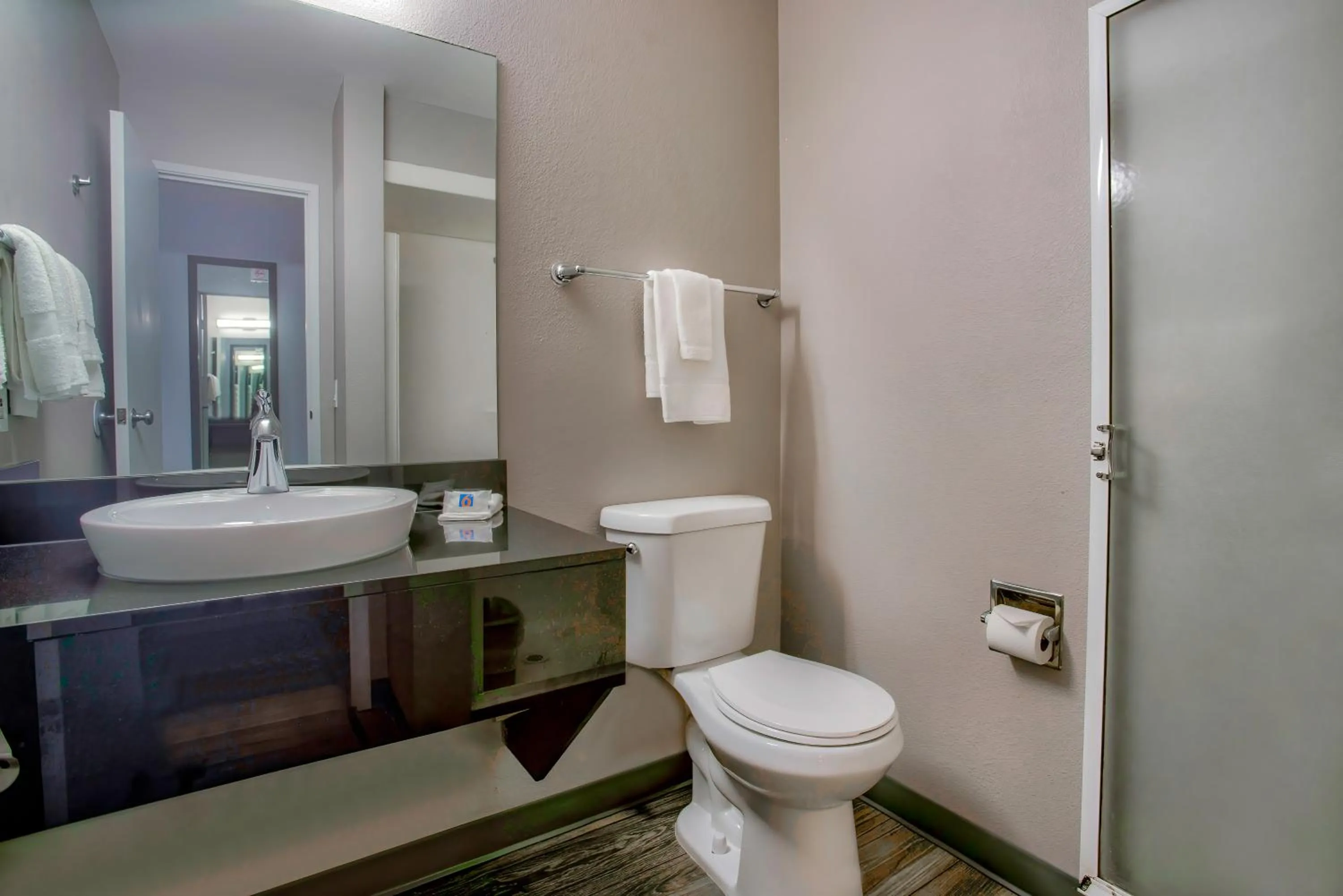 Bathroom in Motel 6-Richland, WA - Kennewick