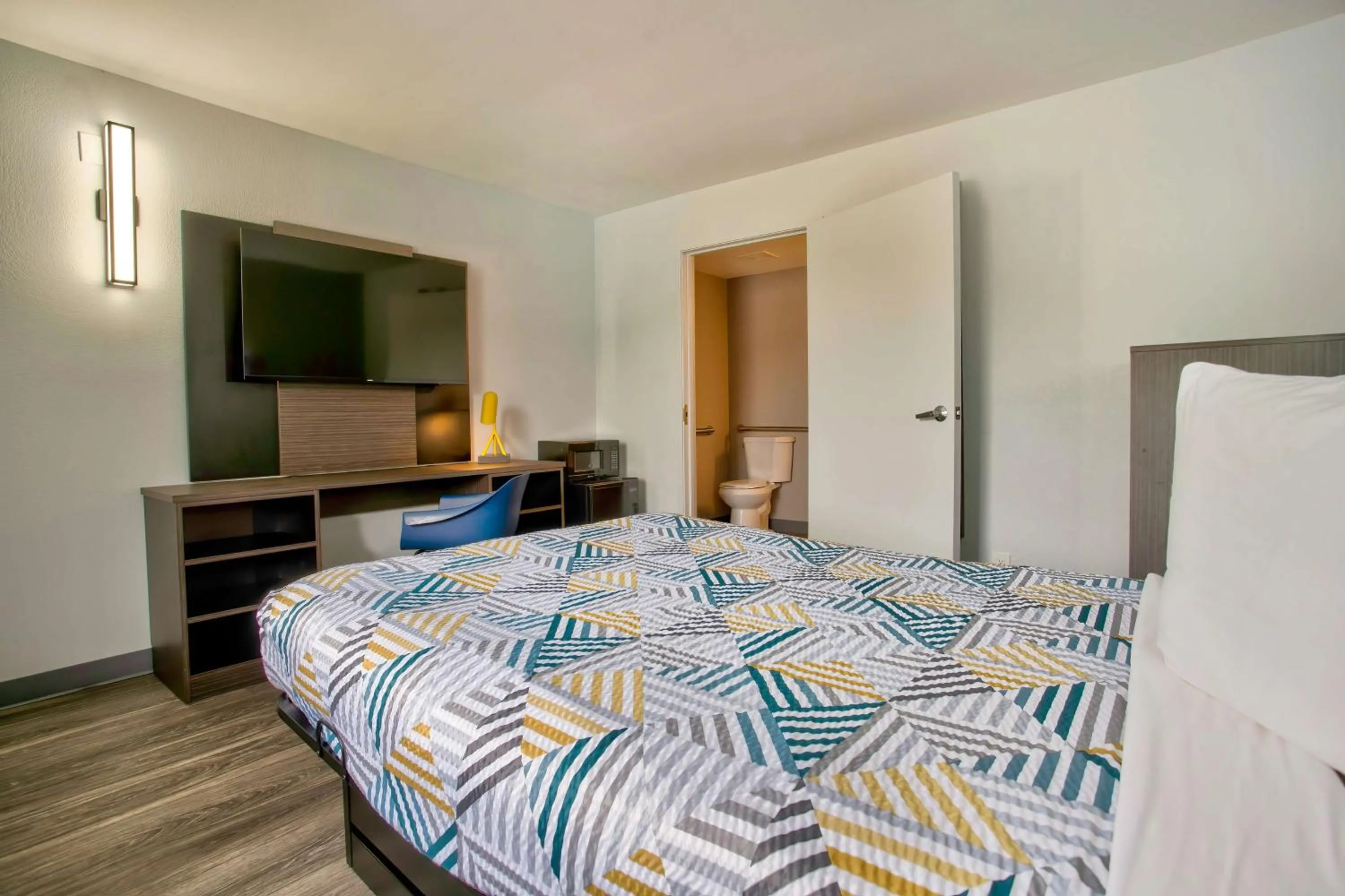 Bedroom, Bed in Motel 6-Richland, WA - Kennewick