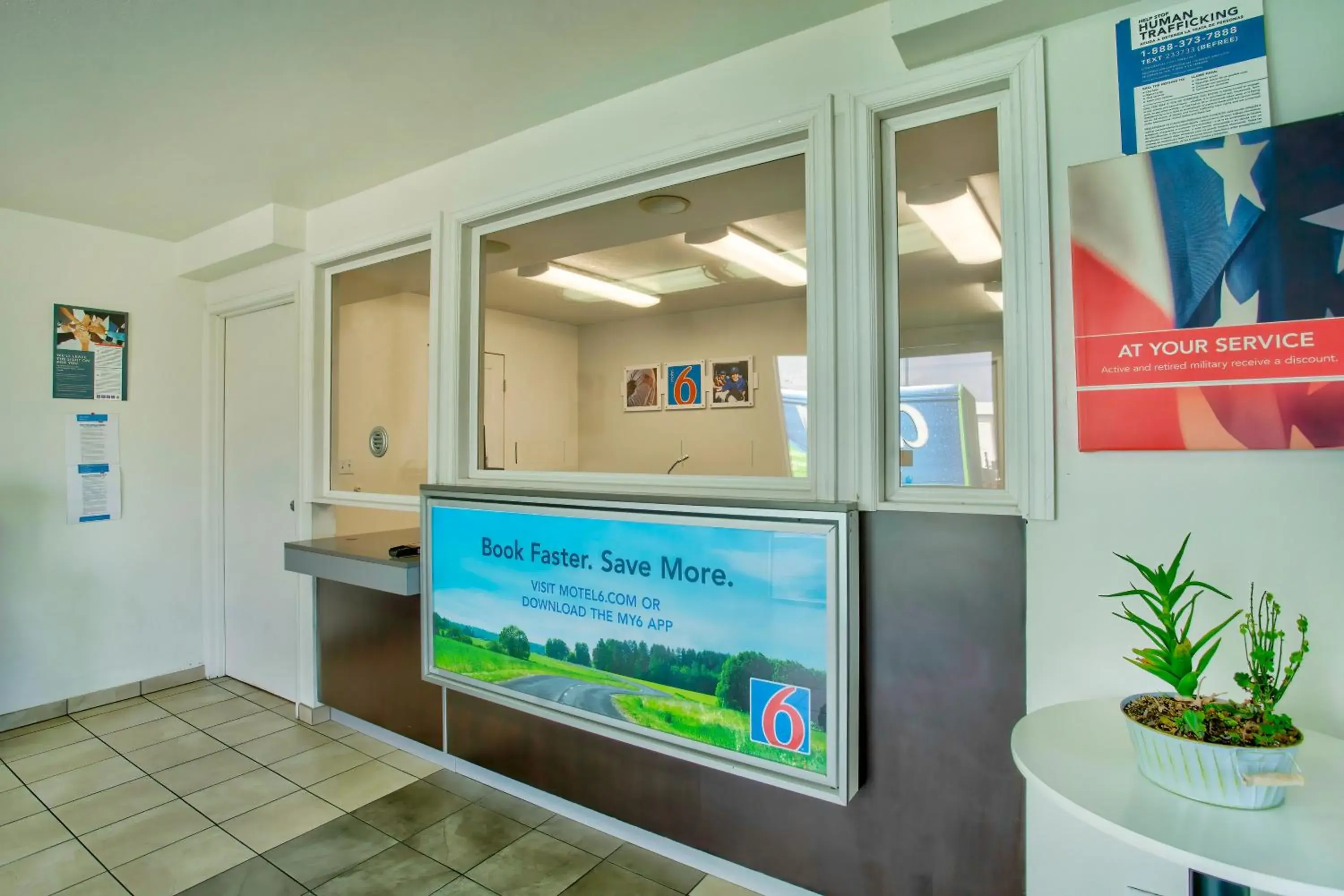 Lobby or reception in Motel 6-Richland, WA - Kennewick Lobby or reception in Motel 6-Richland, WA - Kennewick