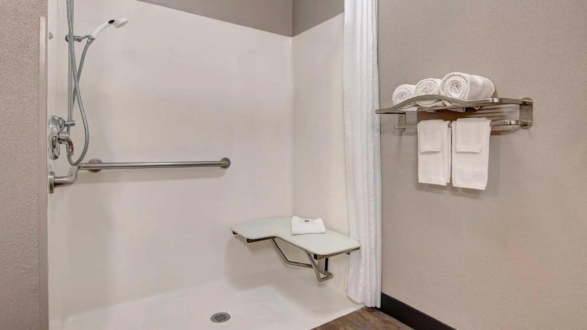 Double Room - Disability Access - Roll In Shower in Motel 6-Richland, WA - Kennewick Double Room - Disability Access - Roll In Shower in Motel 6-Richland, WA - Kennewick