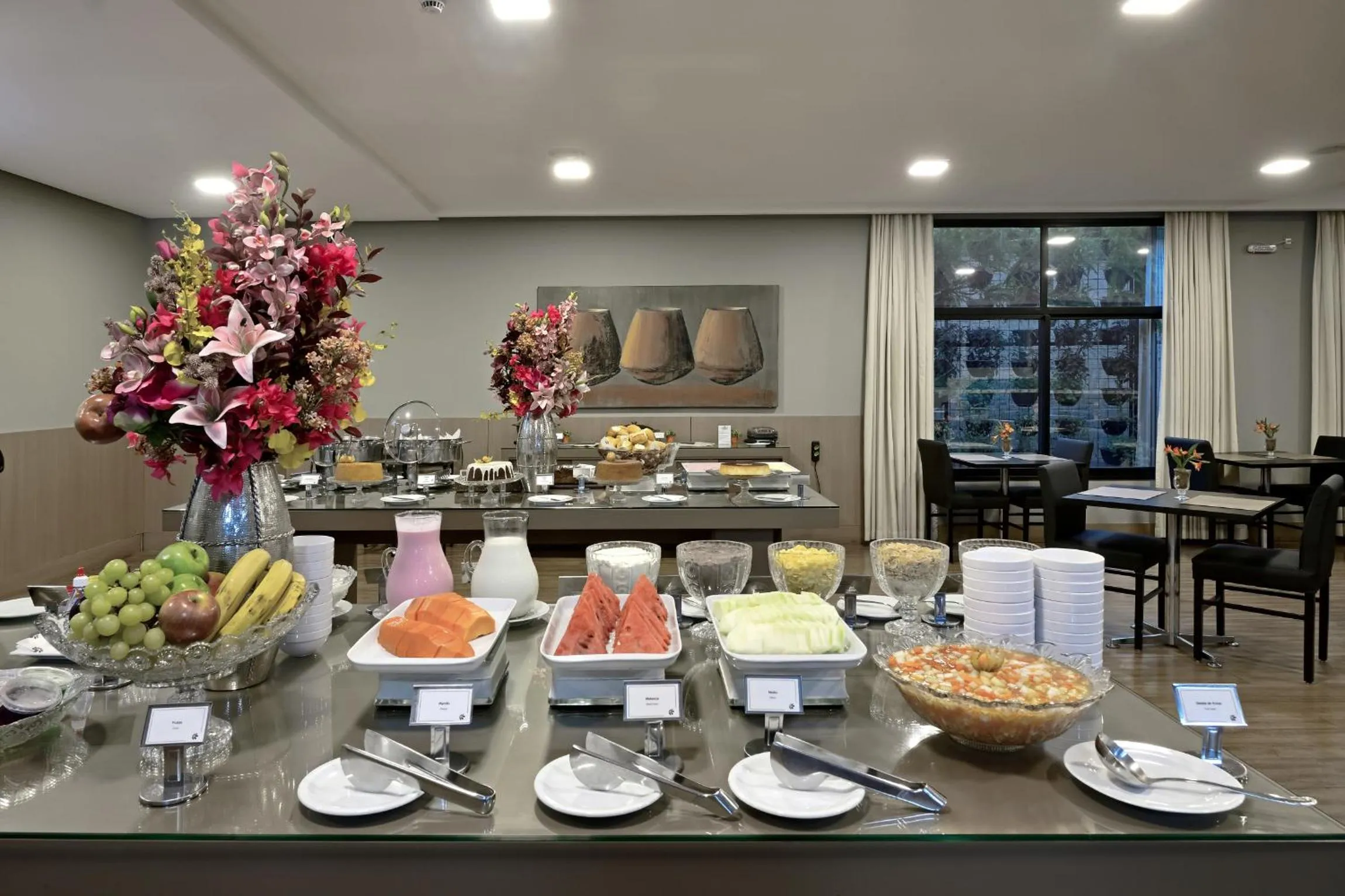 Restaurant/places to eat in Garden Hotel