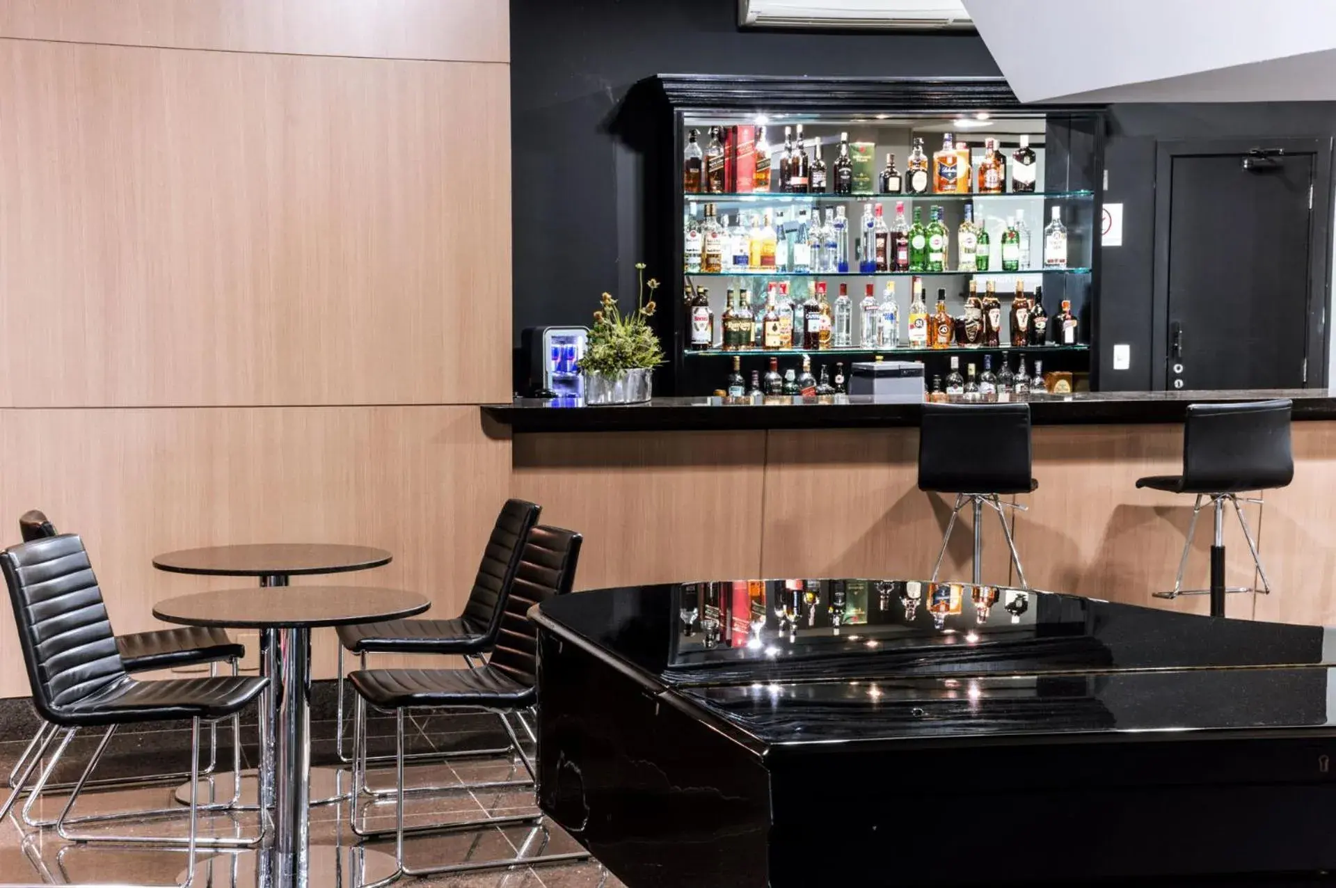 Lounge or bar in Garden Hotel Lounge or bar in Garden Hotel