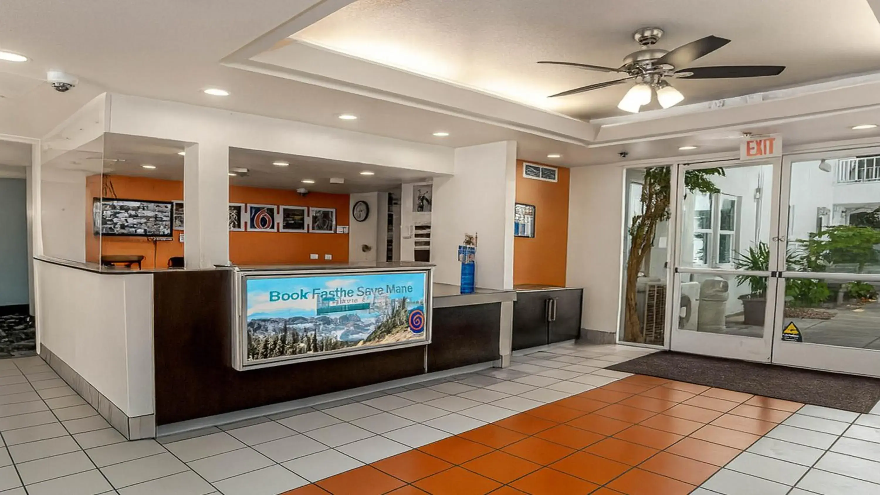 Lobby or reception in Motel 6-San Diego, CA - Downtown Lobby or reception in Motel 6-San Diego, CA - Downtown