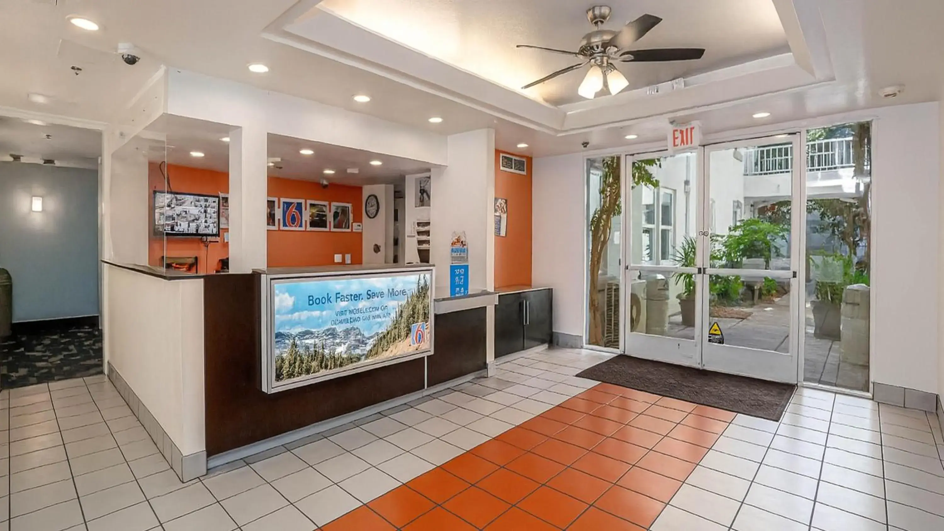 Lobby or reception in Motel 6-San Diego, CA - Downtown Lobby or reception in Motel 6-San Diego, CA - Downtown