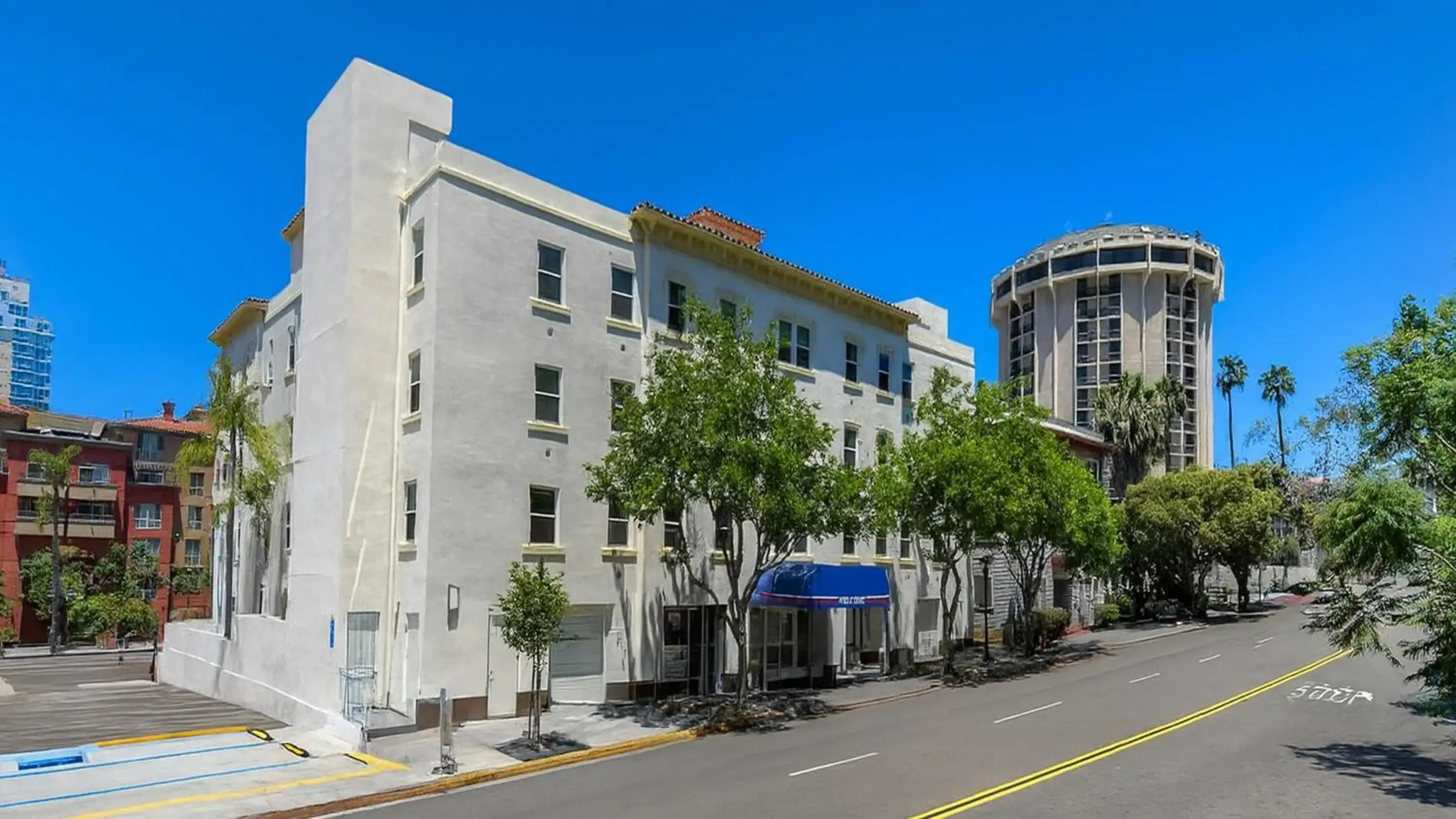 Property building in Motel 6-San Diego, CA - Downtown Property building in Motel 6-San Diego, CA - Downtown