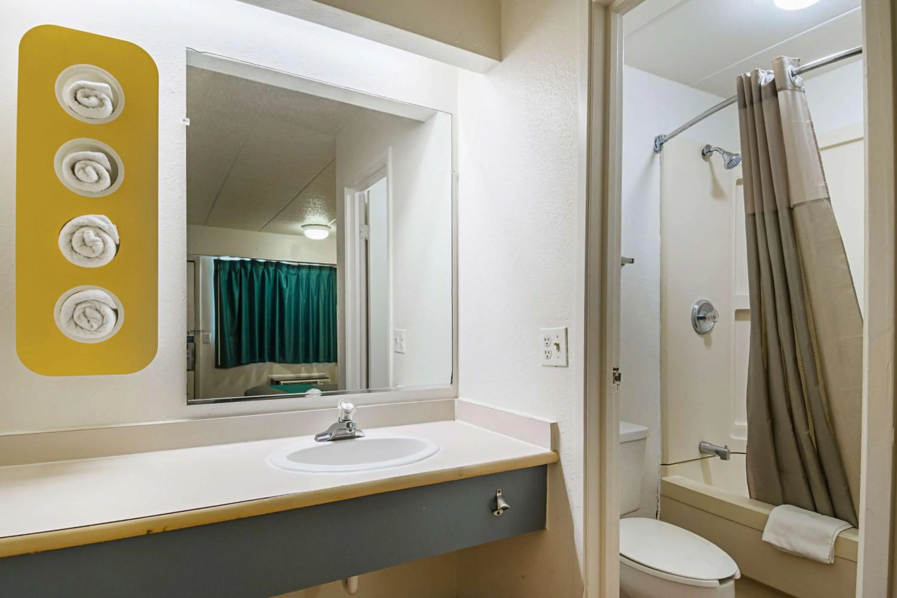 Bathroom in Motel 6-Knoxville, TN - North