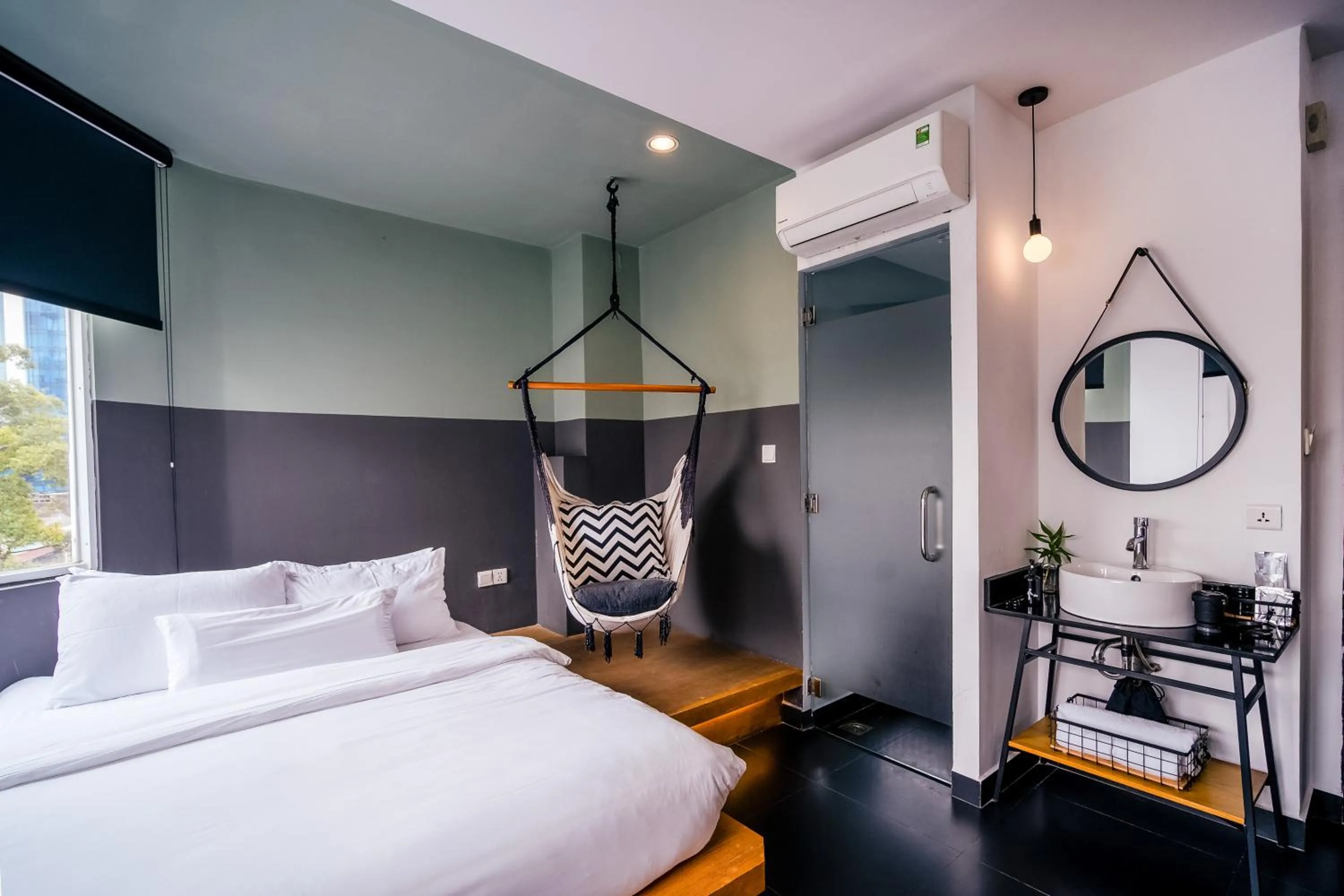 Bedroom, Bed in The Hammock Hotel Fine Arts Museum