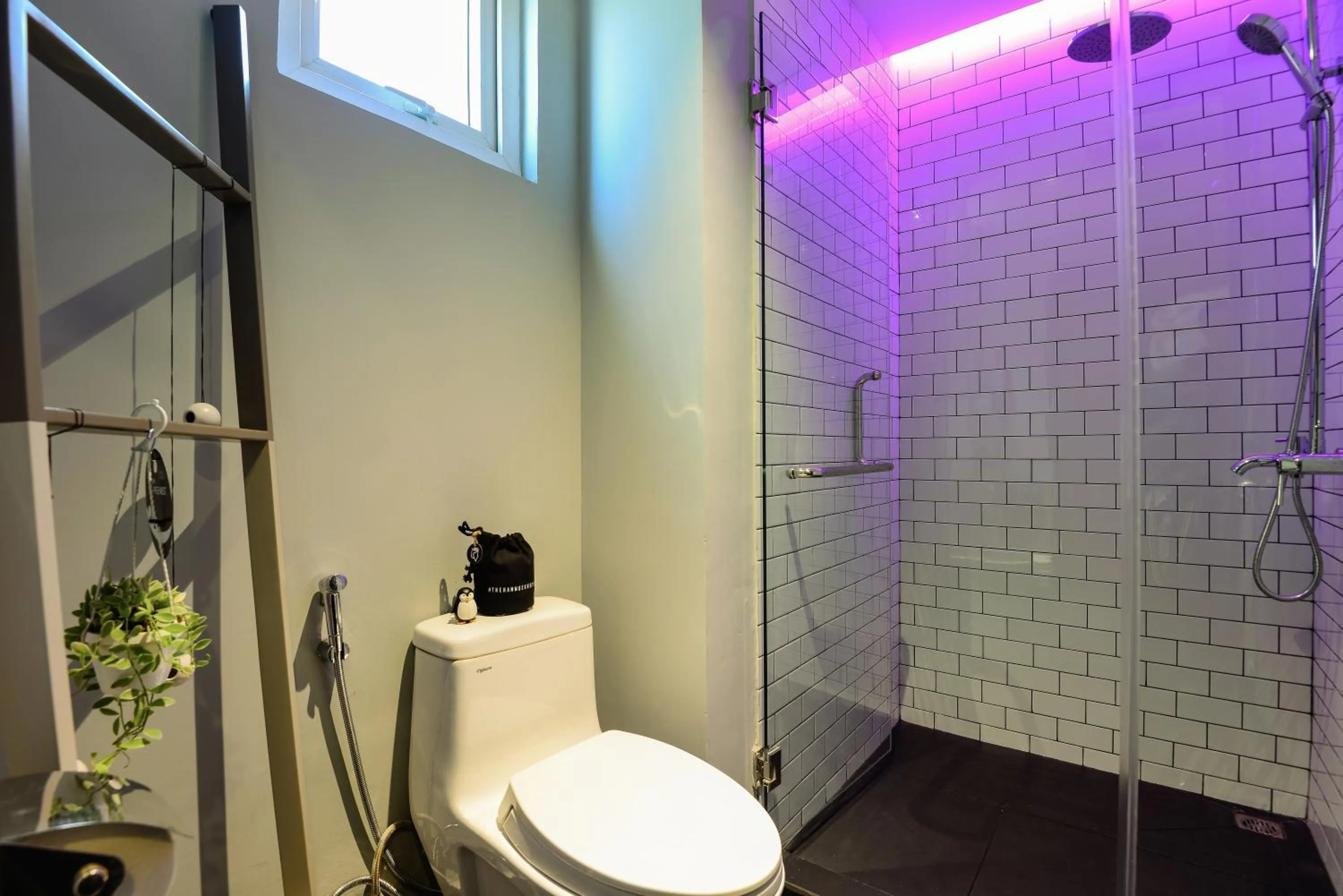 Shower in The Hammock Hotel Fine Arts Museum