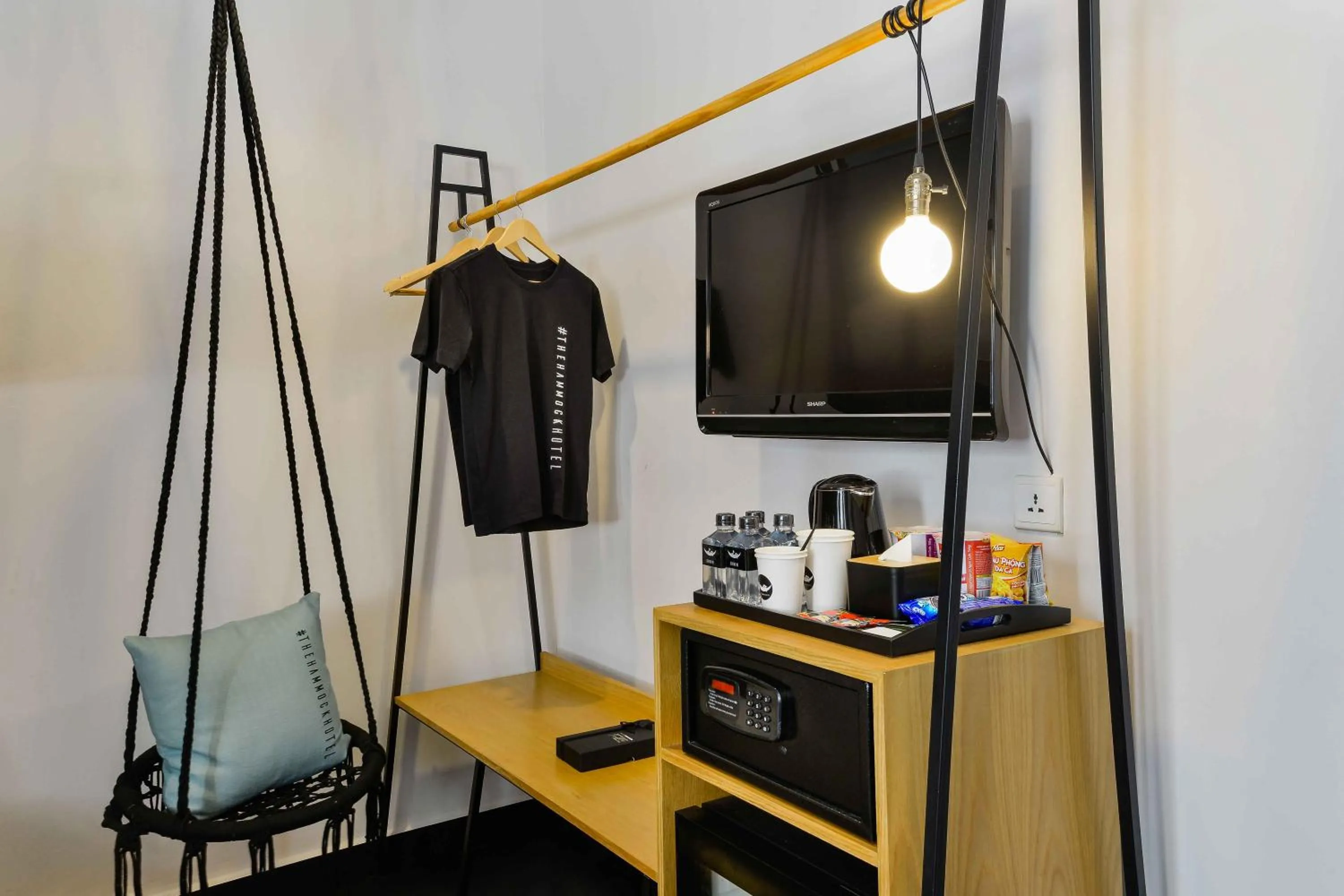 Coffee/tea facilities in The Hammock Hotel Fine Arts Museum