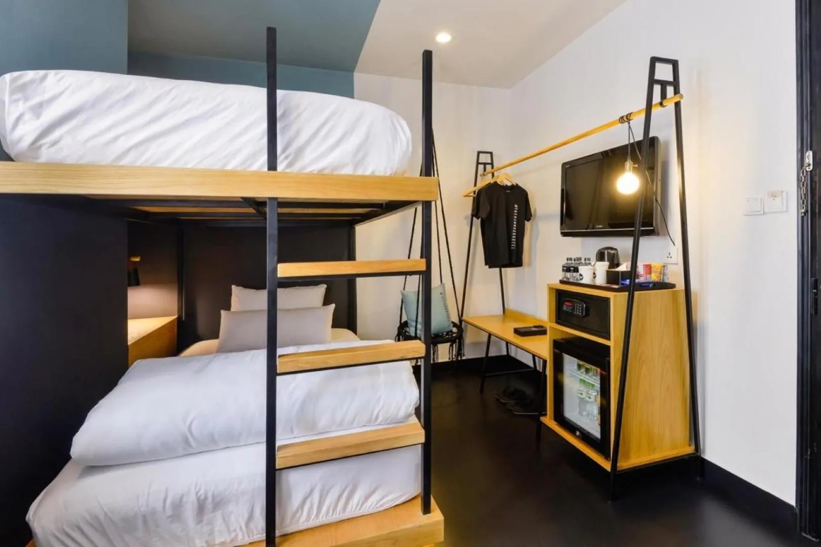 Bedroom, Bed in The Hammock Hotel Fine Arts Museum