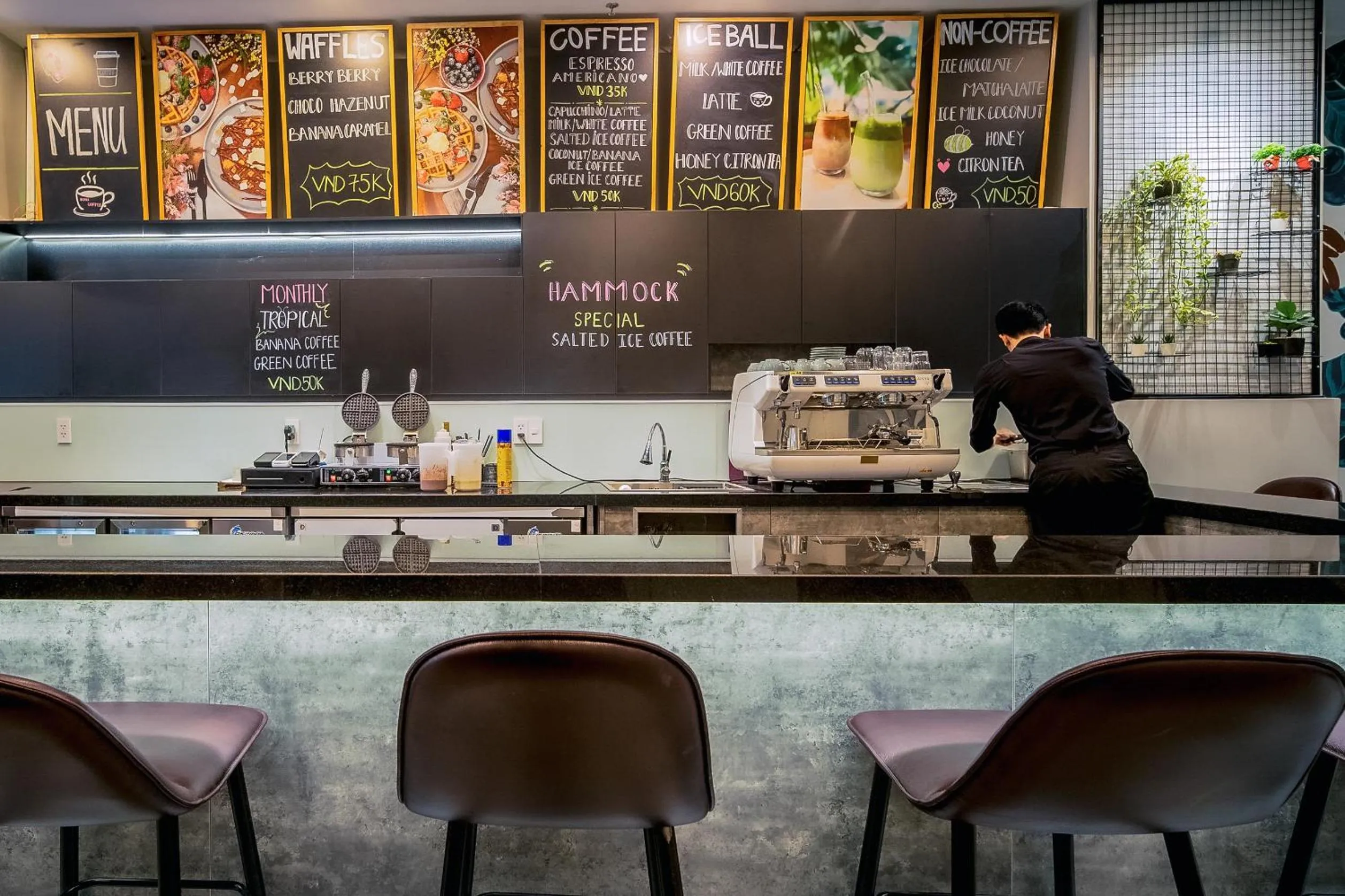 Coffee/tea facilities in The Hammock Hotel Fine Arts Museum