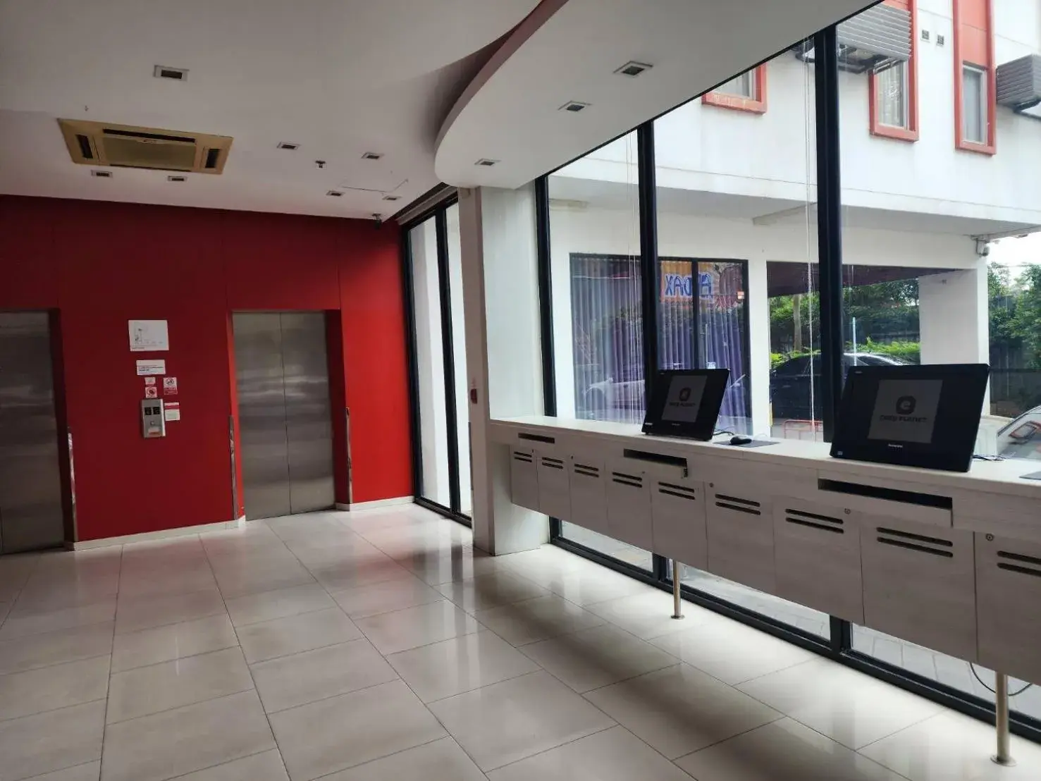 Lobby or reception in Easy Planet Pattaya Lobby or reception in Easy Planet Pattaya