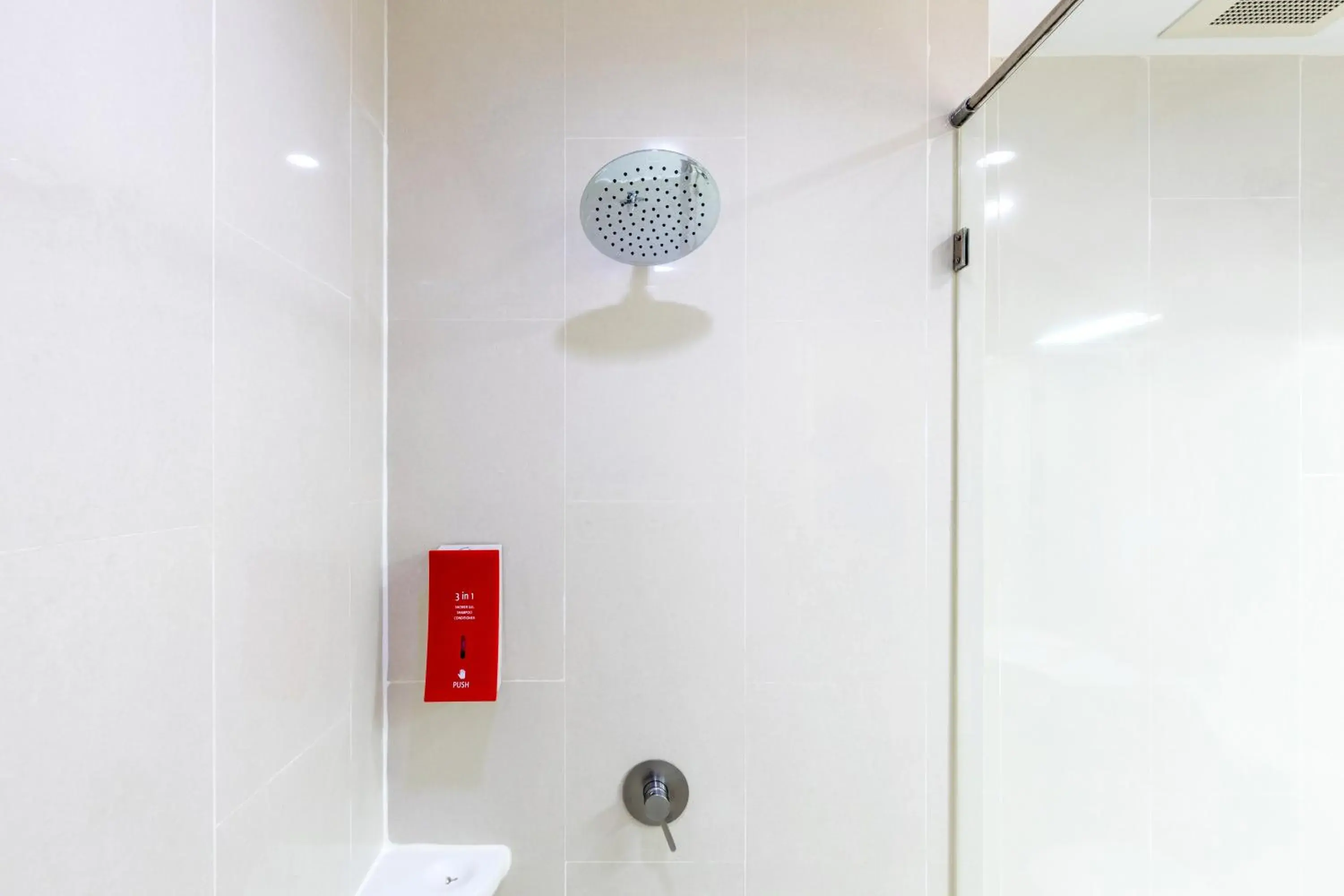 Bathroom in Easy Planet Pattaya Bathroom in Easy Planet Pattaya