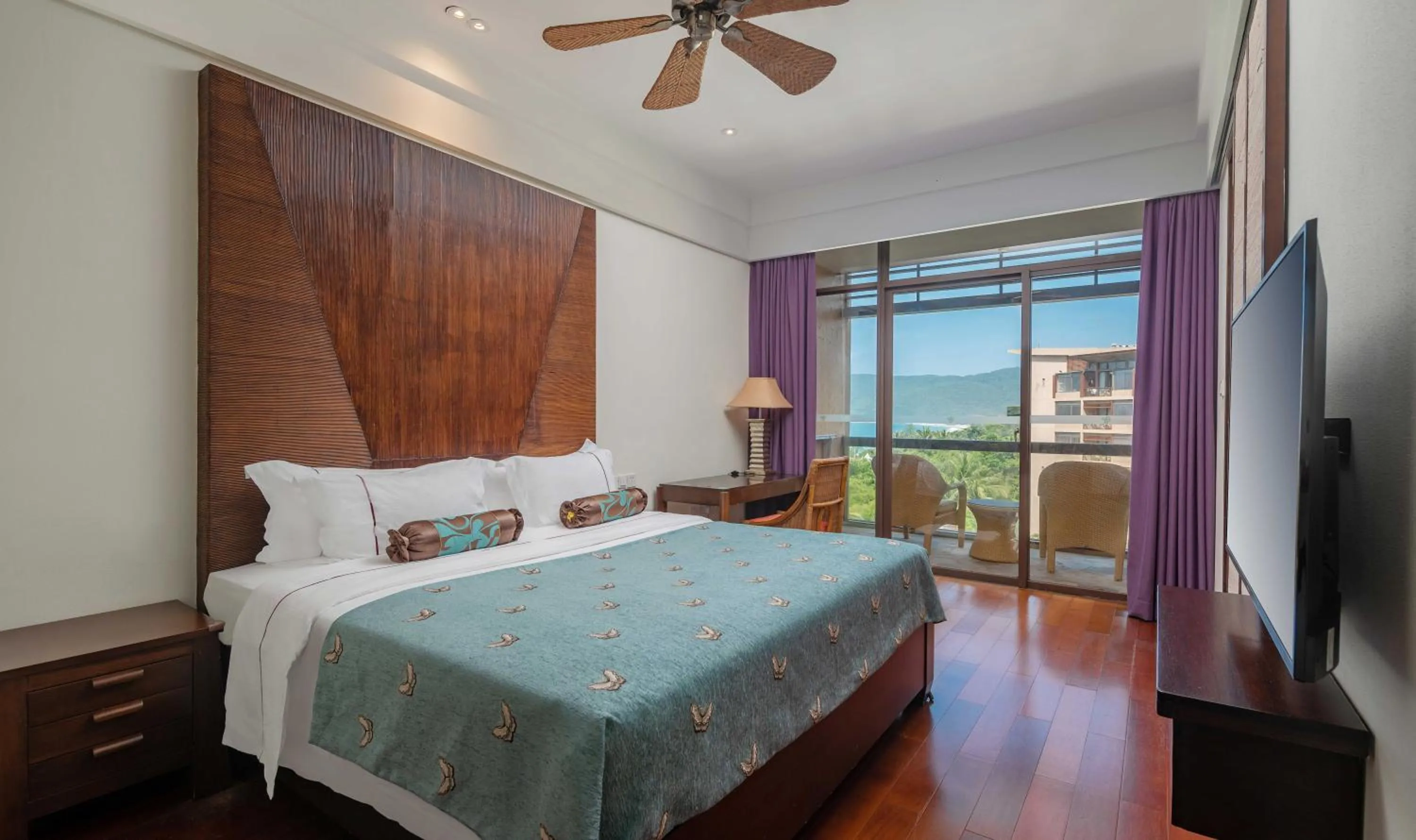 Bedroom, Bed in Yalong Bay Mangrove Tree Resort