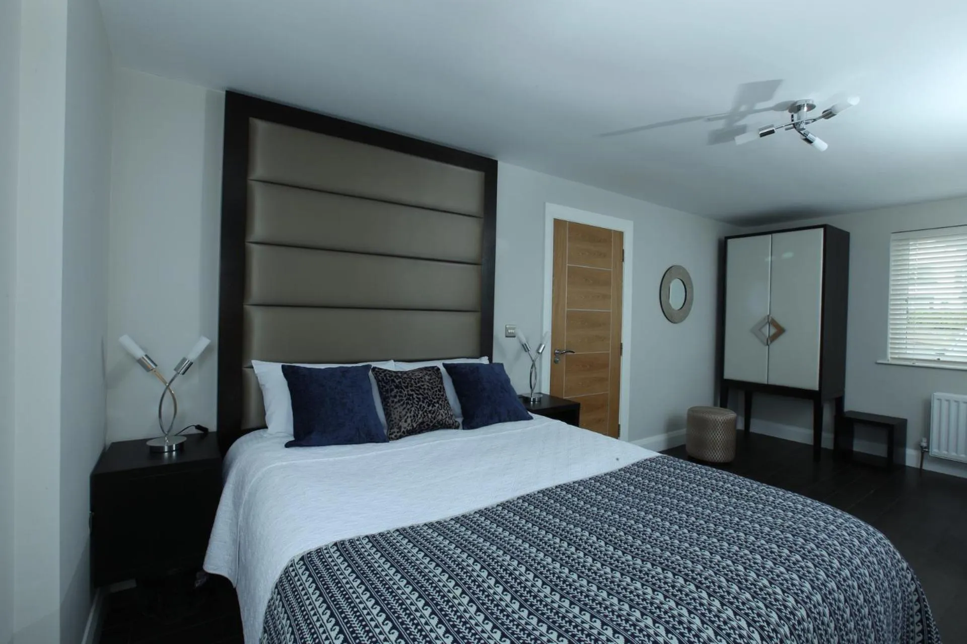 Bathroom, Bed in Glass Island Ballycastle