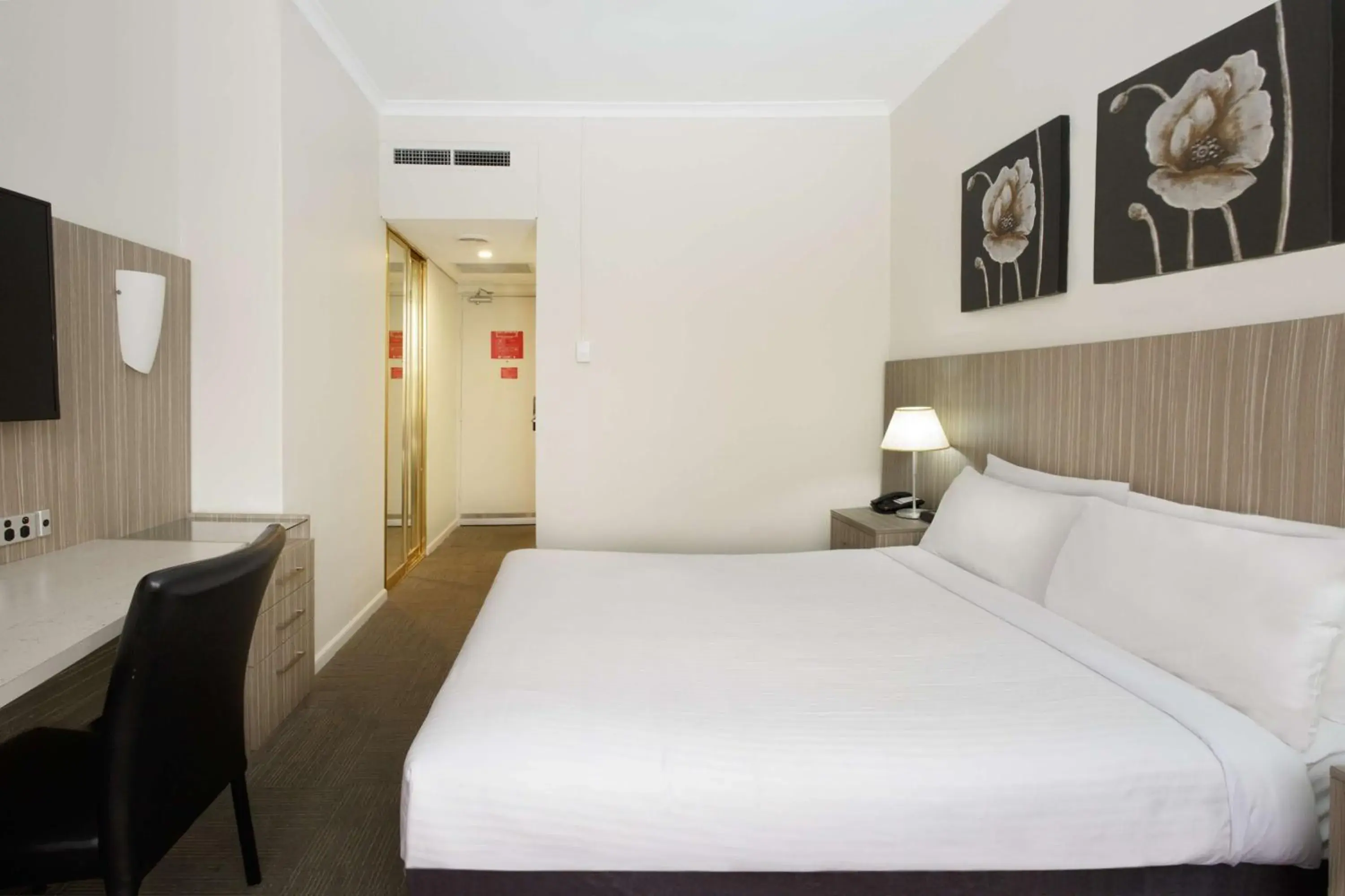 Bed in Metro Hotel Marlow Sydney Central Bed in Metro Hotel Marlow Sydney Central